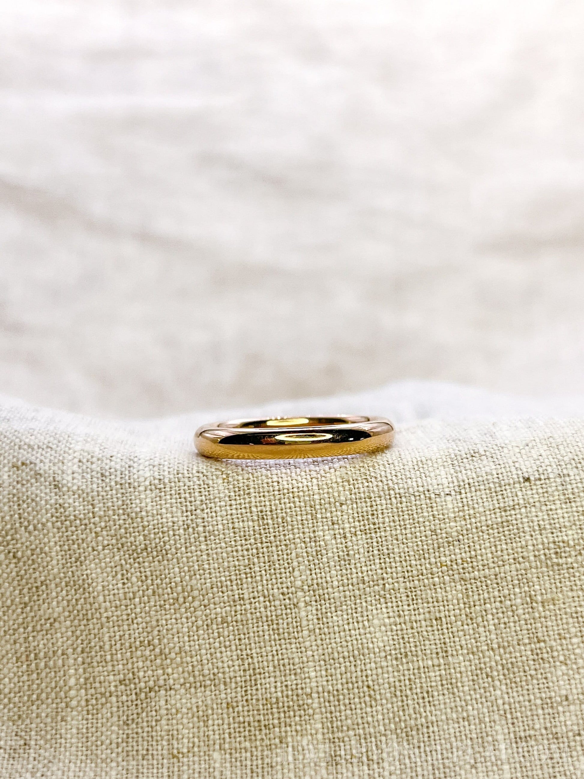 Vintage Rose Gold Simple Wedding Band in 18k Gold