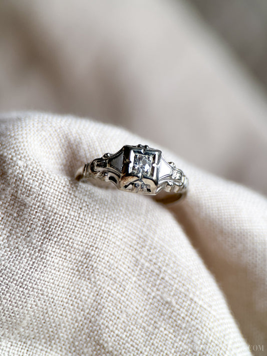 Vintage Art Deco Diamond Engagement Ring in 14k White Gold, Antique Jewelry from the 1920s - Timeless, Sustainable, @JewelryOnRepeat