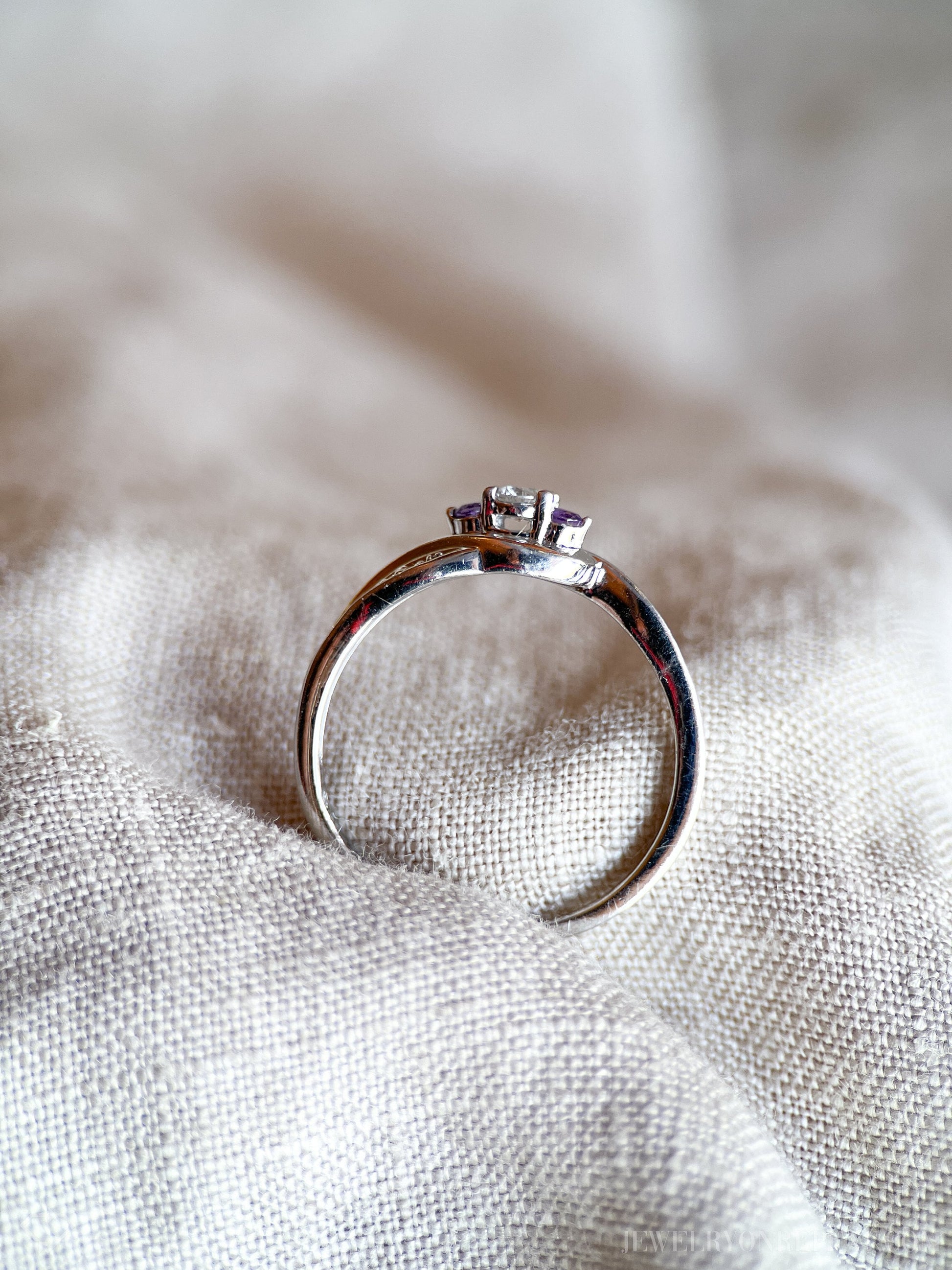 Vintage Diamond and Amethyst Engagement Ring in Platinum, Retro Jewelry from the early 2000s - Timeless, Sustainable, @JewelryOnRepeat
