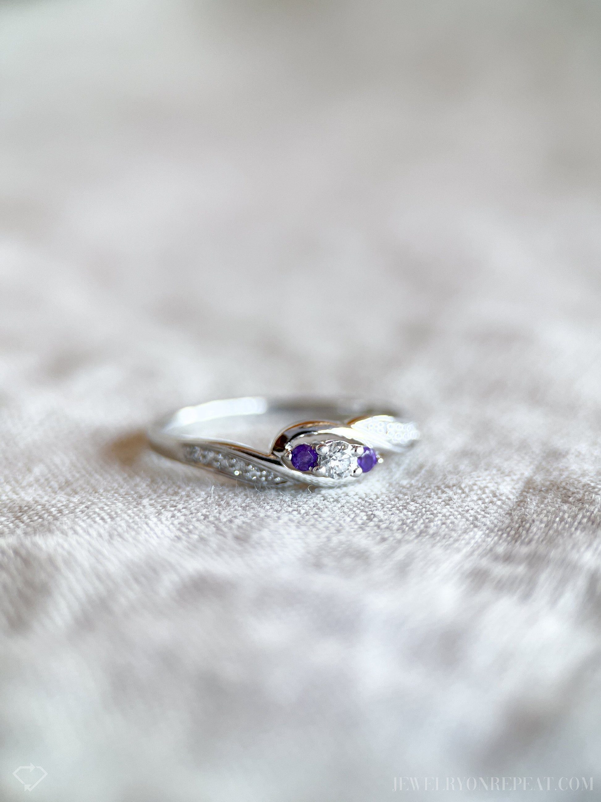 Vintage Diamond and Amethyst Engagement Ring in Platinum, Retro Jewelry from the early 2000s - Timeless, Sustainable, @JewelryOnRepeat