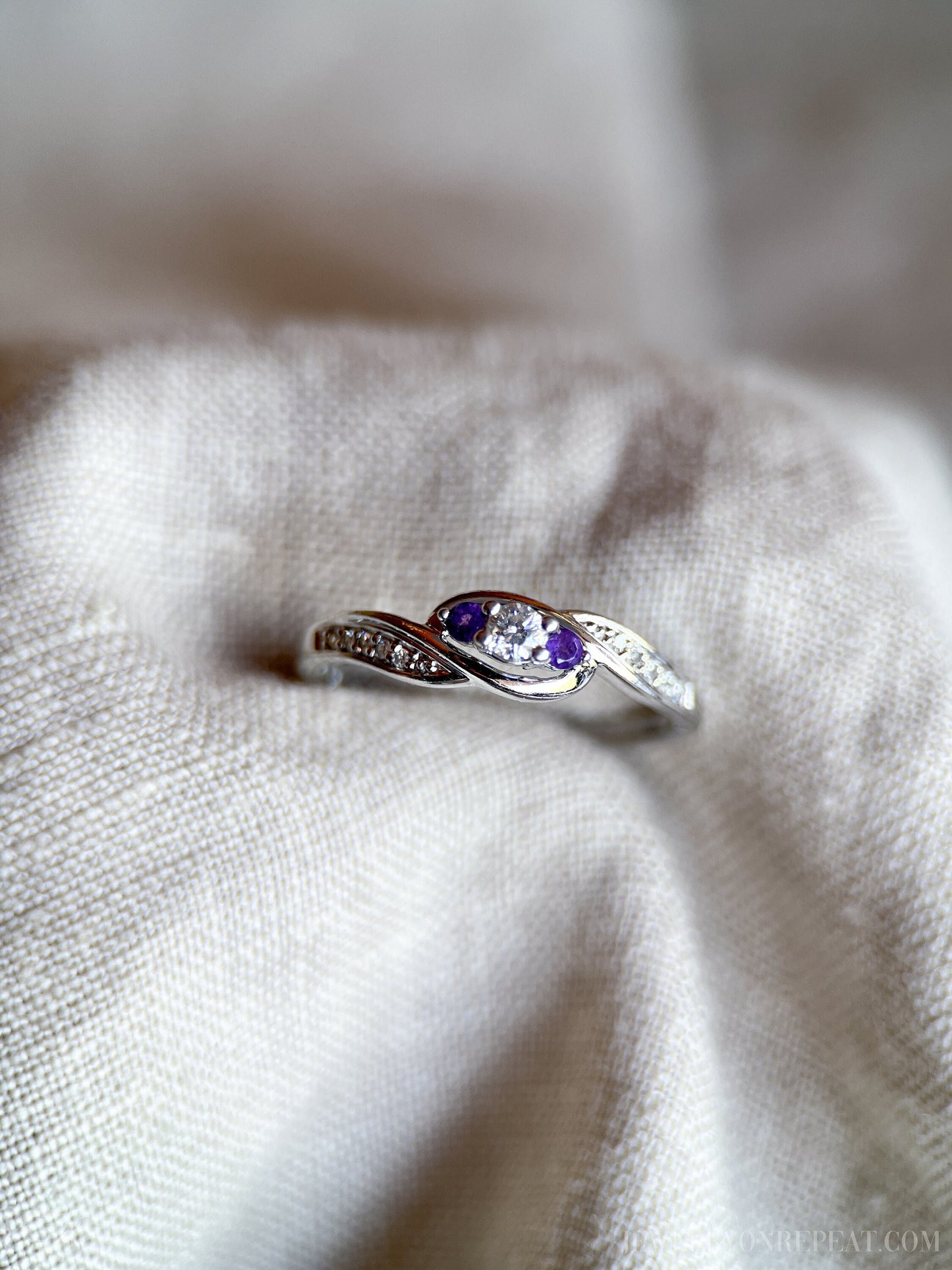 Vintage Diamond and Amethyst Engagement Ring in Platinum, Retro Jewelry from the early 2000s - Timeless, Sustainable, @JewelryOnRepeat
