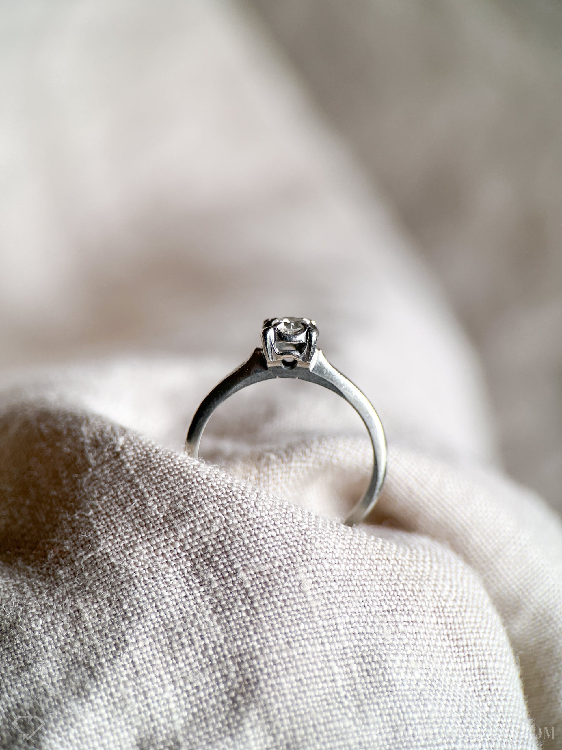 Vintage Art Deco Diamond Solitaire Engagement Ring in 18k White Gold