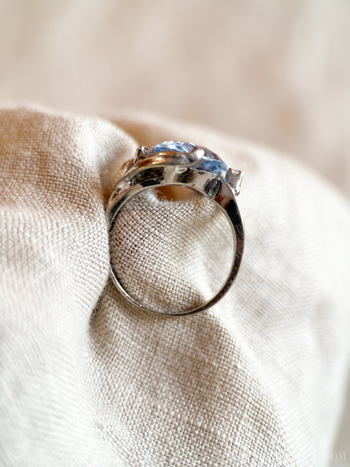 Vintage Blue Spinel Gemstone Ring in 14k White Gold, Antique Jewelry from the 1970s - Timeless, Sustainable, @JewelryOnRepeat