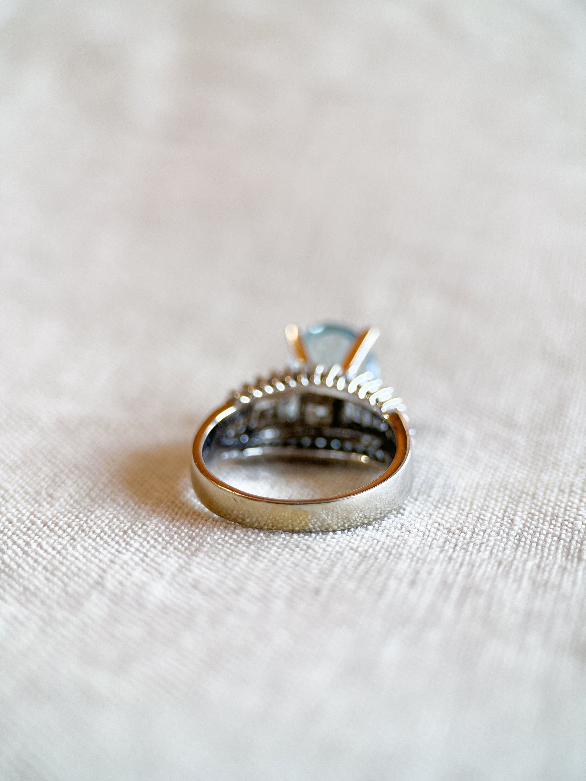 Vintage Oval Cut Aquamarine and Diamond Ring in 18k White Gold, Retro Jewelry from the 1990s - Timeless, Sustainable, @JewelryOnRepeat