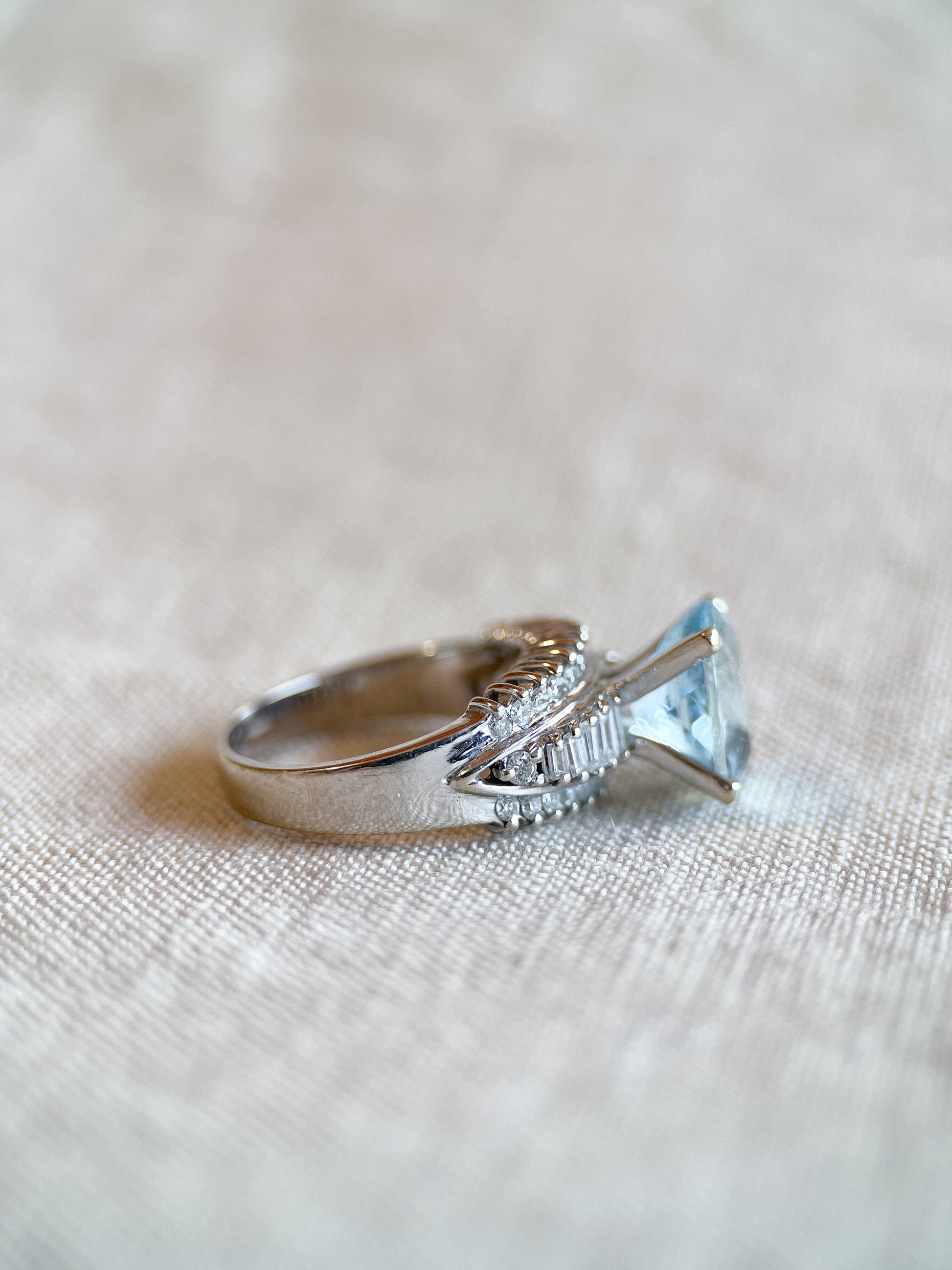 Vintage Oval Cut Aquamarine and Diamond Ring in 18k White Gold, Retro Jewelry from the 1990s - Timeless, Sustainable, @JewelryOnRepeat