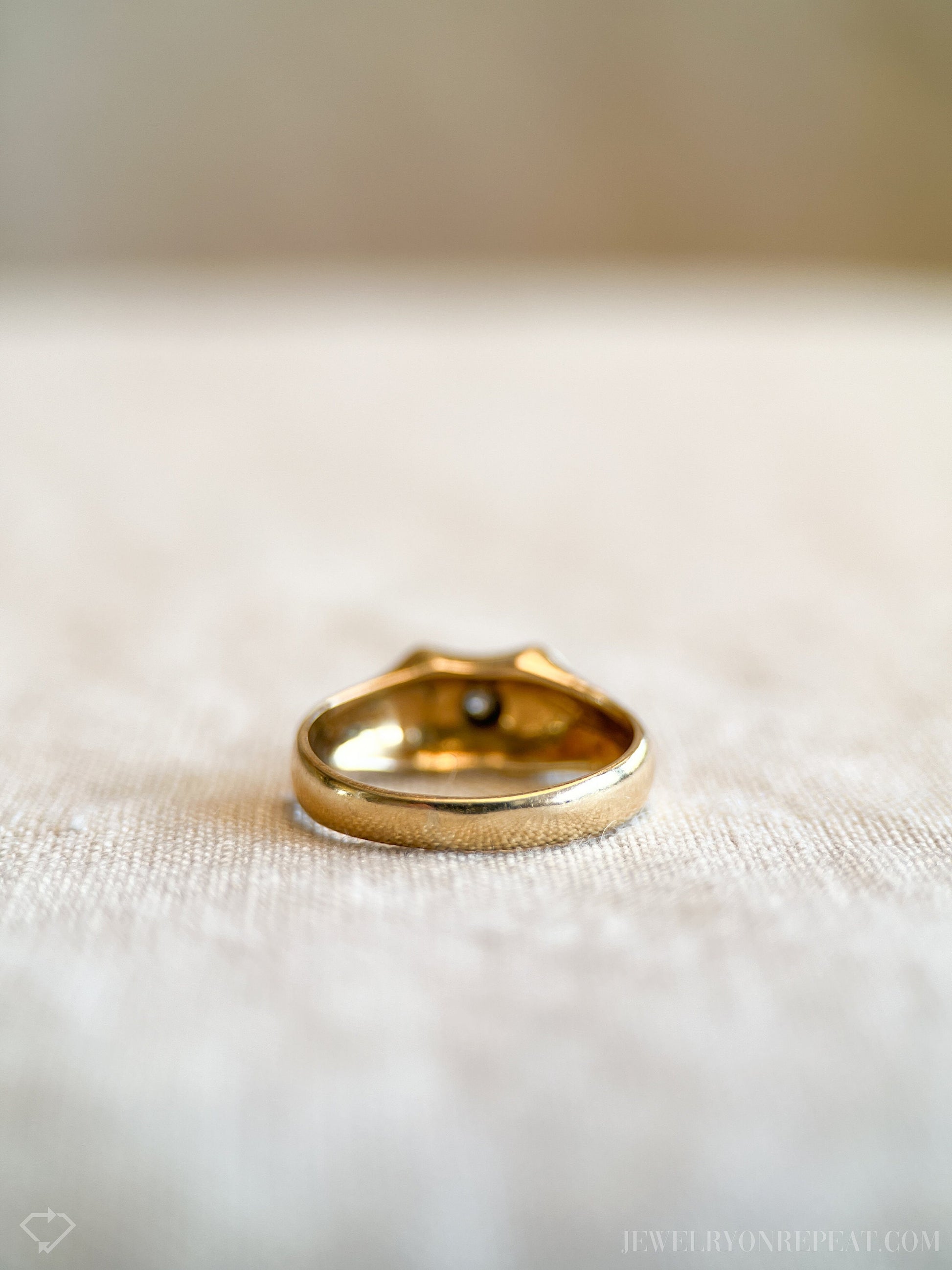 Vintage Art Deco Diamond Engagement Ring in 18k Gold, Antique Jewelry from the 1920s