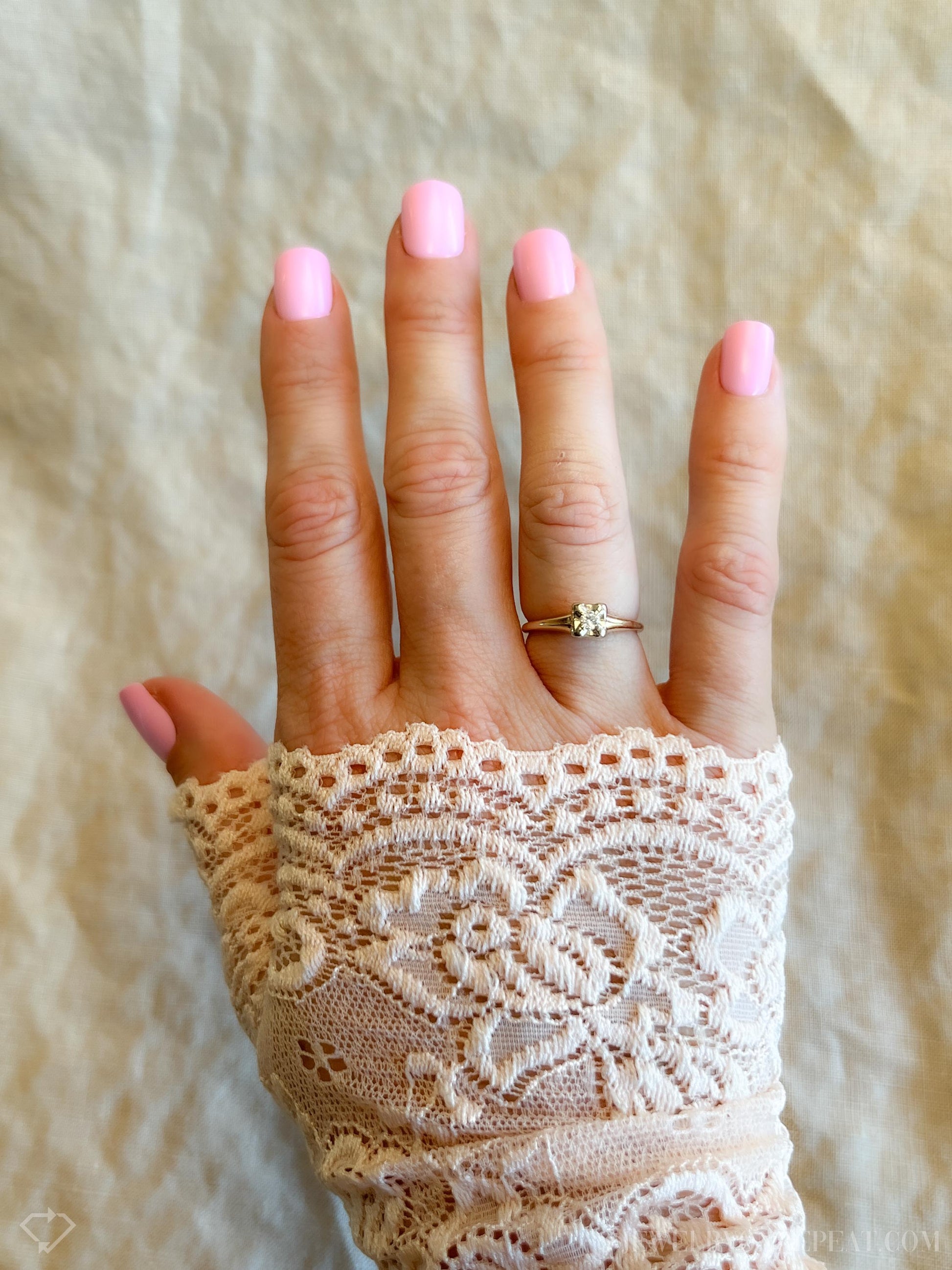 Vintage Art Deco Diamond Solitaire Engagement Ring in 14k Gold, Antique Jewelry from the 1930s