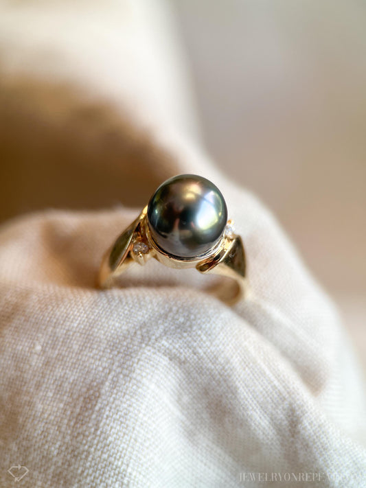 Vintage Black Pearl Ring in 14k Gold, Retro Jewelry from the 1990s - Timeless, Sustainable, @JewelryOnRepeat