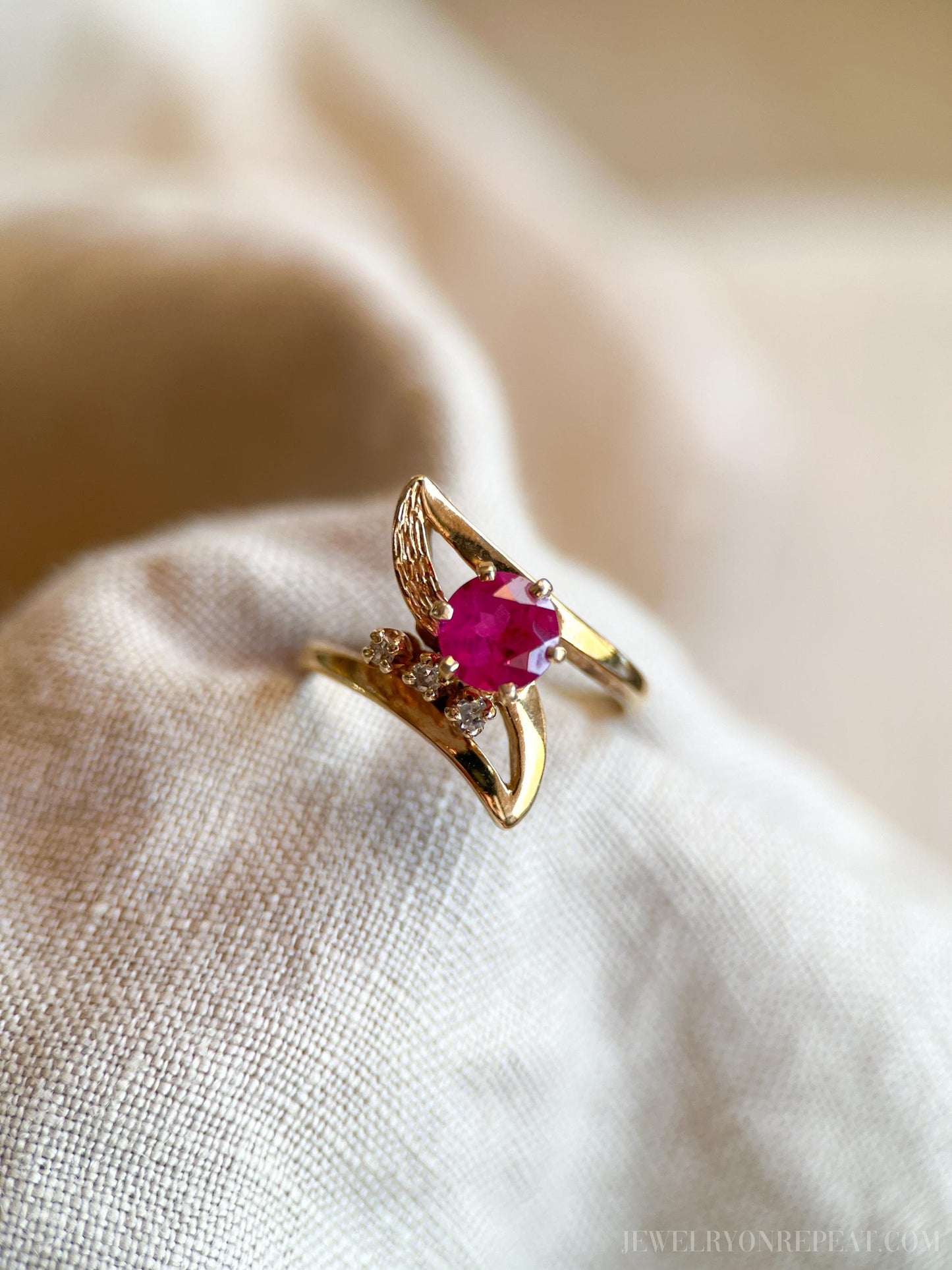 Vintage Ruby Ring in 14k Gold, Retro Jewelry from the 1980s - Timeless, Sustainable, @JewelryOnRepeat