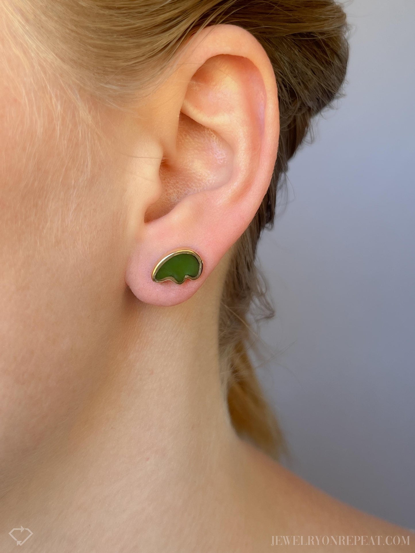 Vintage Jade Heartline Bear Stud Earrings in 14k Gold, Retro Zuni Jewelry from the 1980s - Timeless, Sustainable, @JewelryOnRepeat