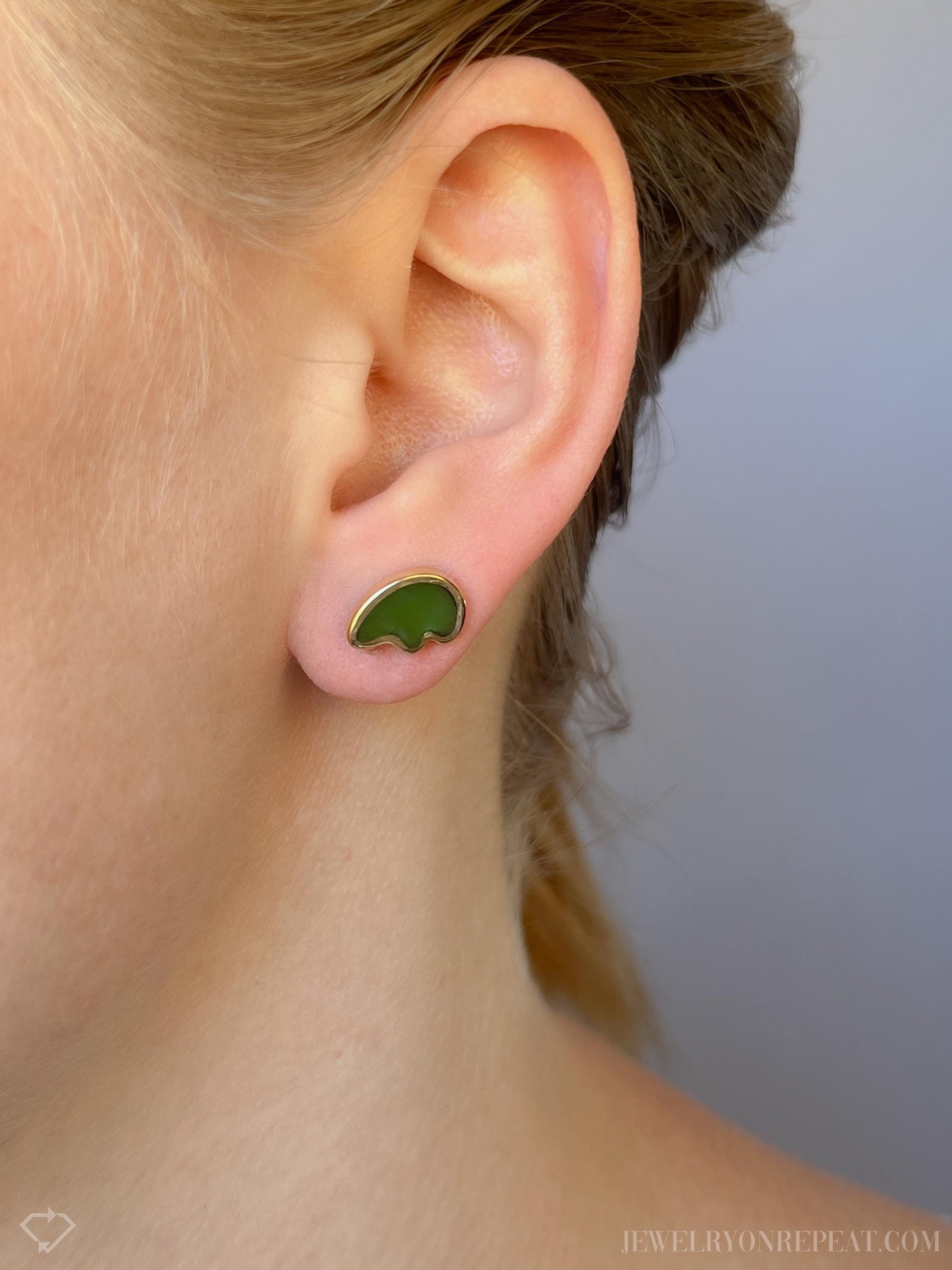 Vintage Jade Heartline Bear Stud Earrings in 14k Gold, Retro Zuni Jewelry from the 1980s - Timeless, Sustainable, @JewelryOnRepeat