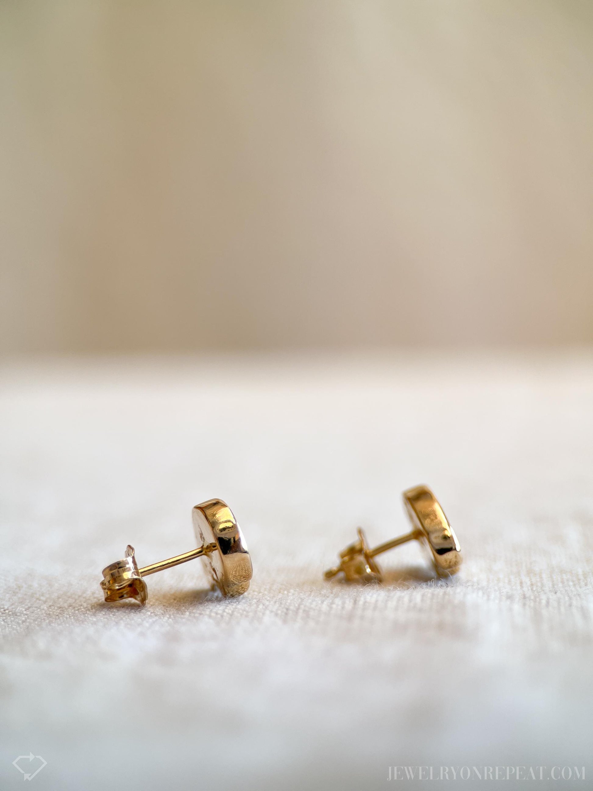 Vintage Jade Heartline Bear Stud Earrings in 14k Gold, Retro Zuni Jewelry from the 1980s - Timeless, Sustainable, @JewelryOnRepeat