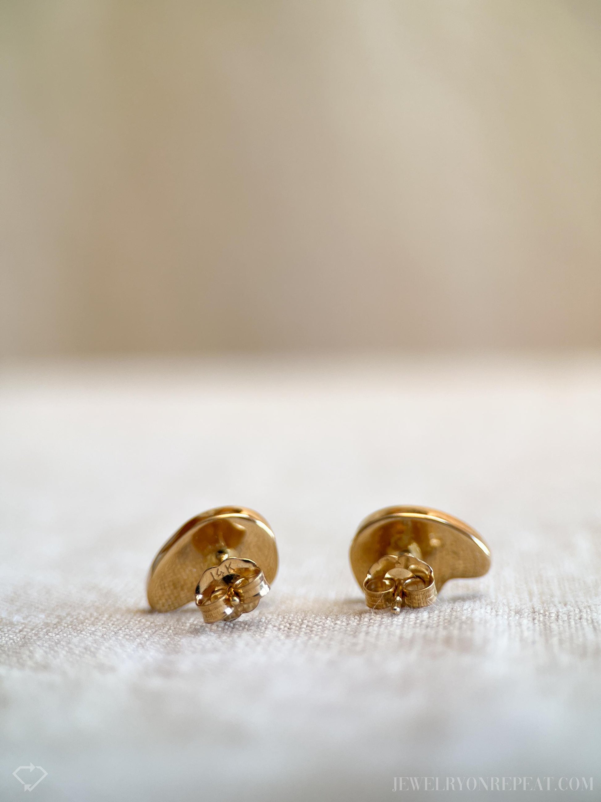 Vintage Jade Heartline Bear Stud Earrings in 14k Gold, Retro Zuni Jewelry from the 1980s - Timeless, Sustainable, @JewelryOnRepeat