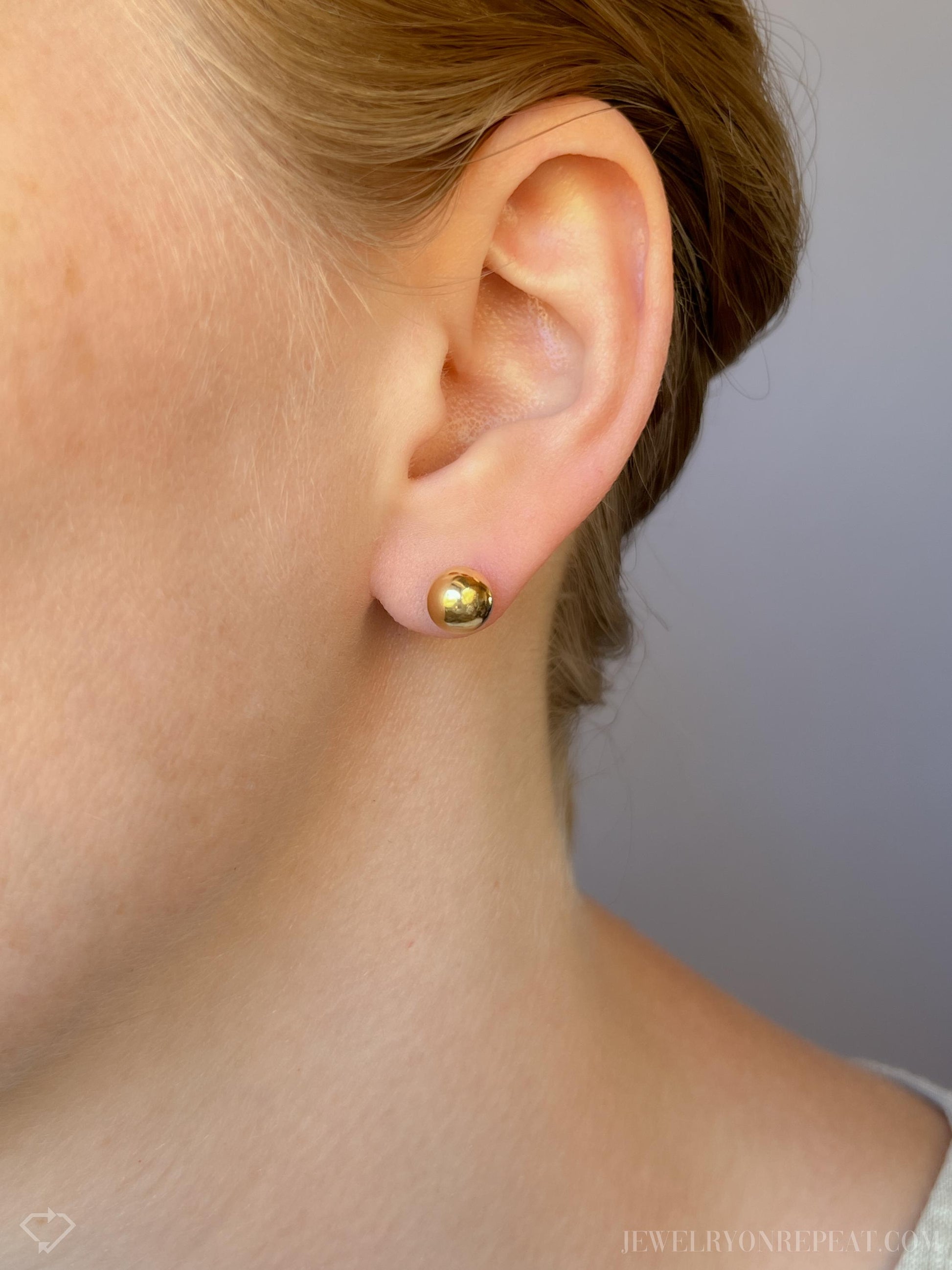 Vintage Gold Bead Stud Earrings in 14k Gold, Retro Jewelry from the 1970s - Timeless, Sustainable, @JewelryOnRepeat