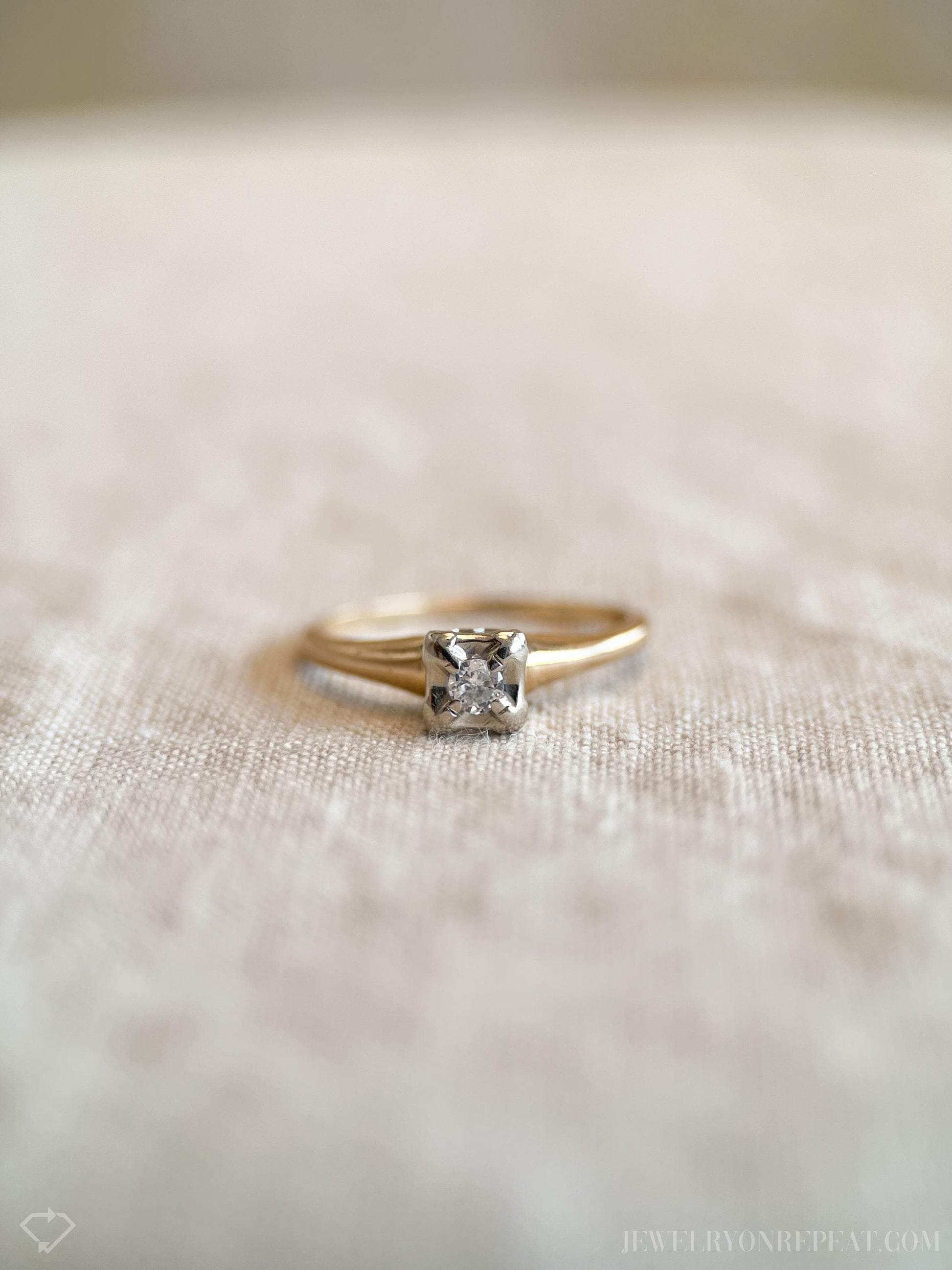Vintage Art Deco Diamond Solitaire Engagement Ring in 14k Gold, Antique Jewelry from the 1930s