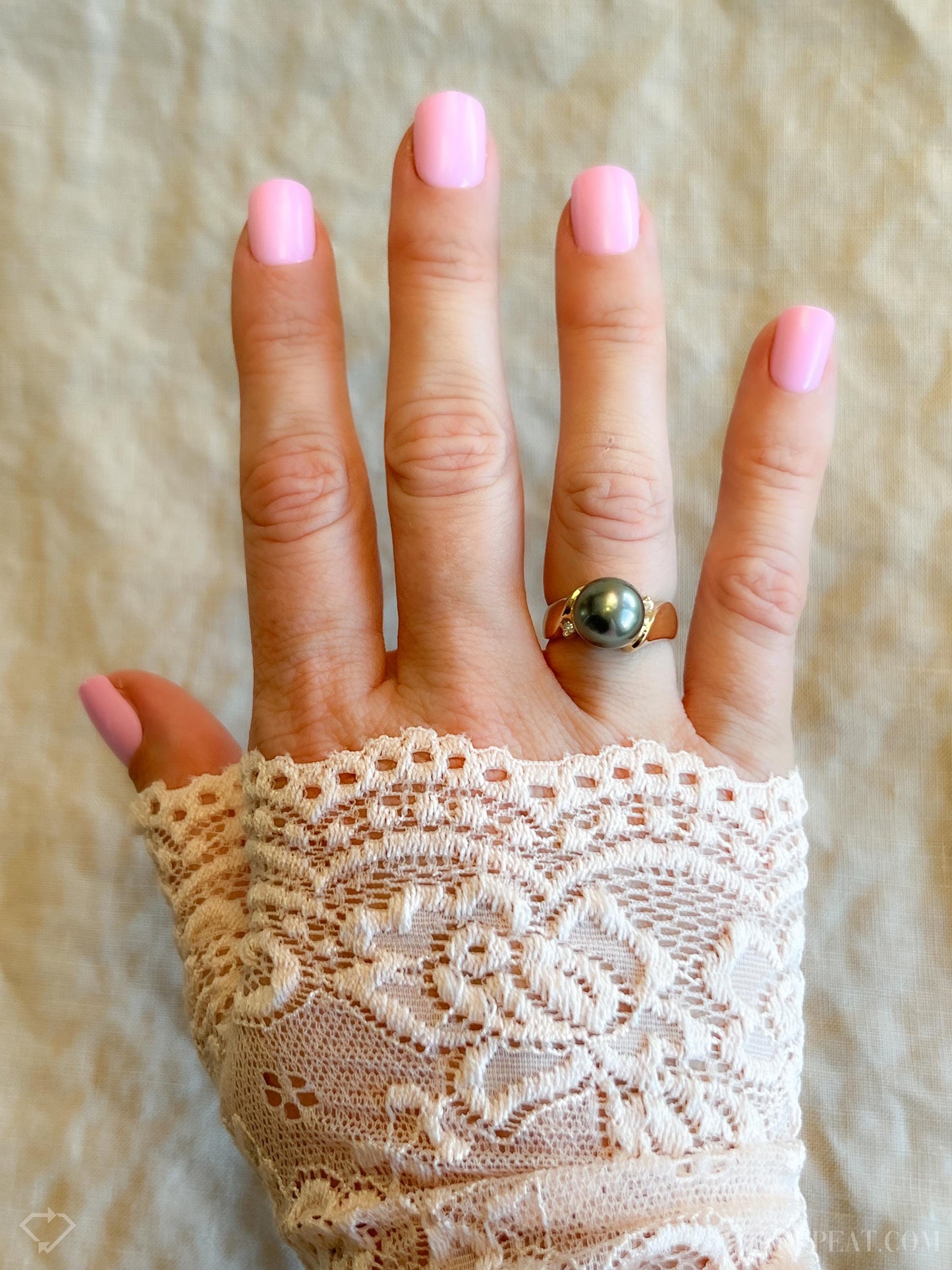 Vintage Black Pearl Ring in 14k Gold, Retro Jewelry from the 1990s - Timeless, Sustainable, @JewelryOnRepeat
