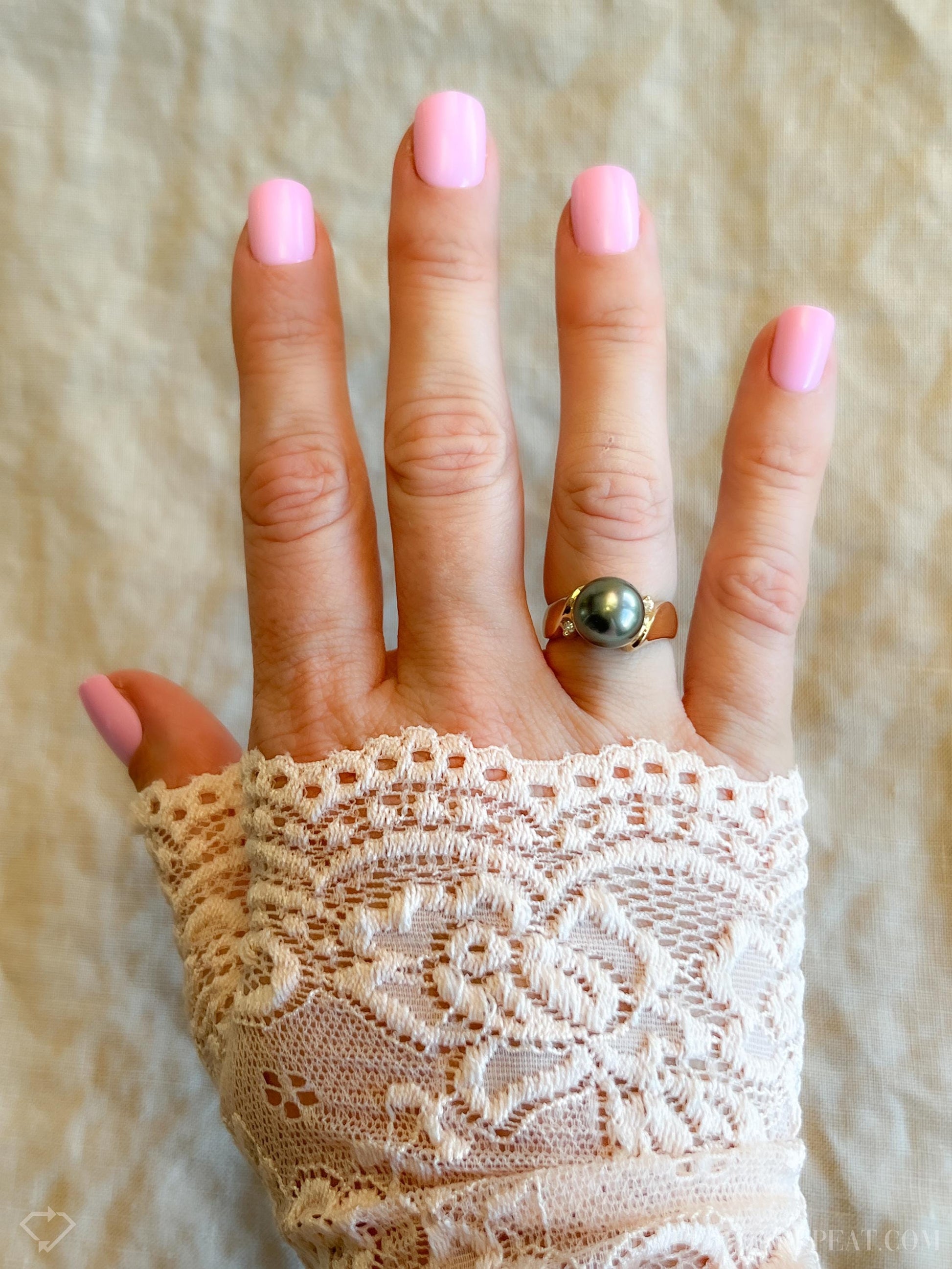 Vintage Black Pearl Ring in 14k Gold, Retro Jewelry from the 1990s - Timeless, Sustainable, @JewelryOnRepeat