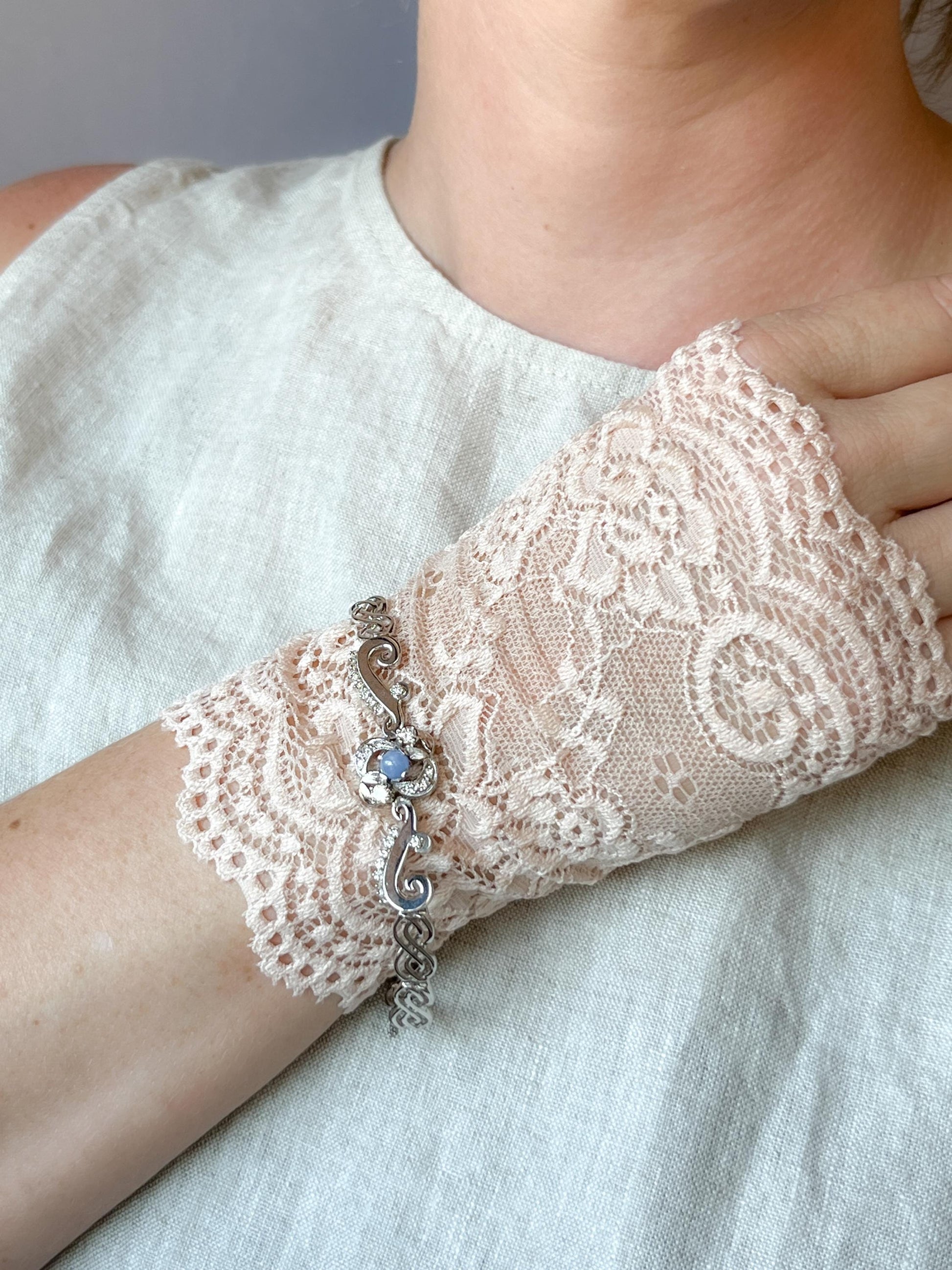 Vintage Star Sapphire Gemstone Bracelet in 14k White Gold