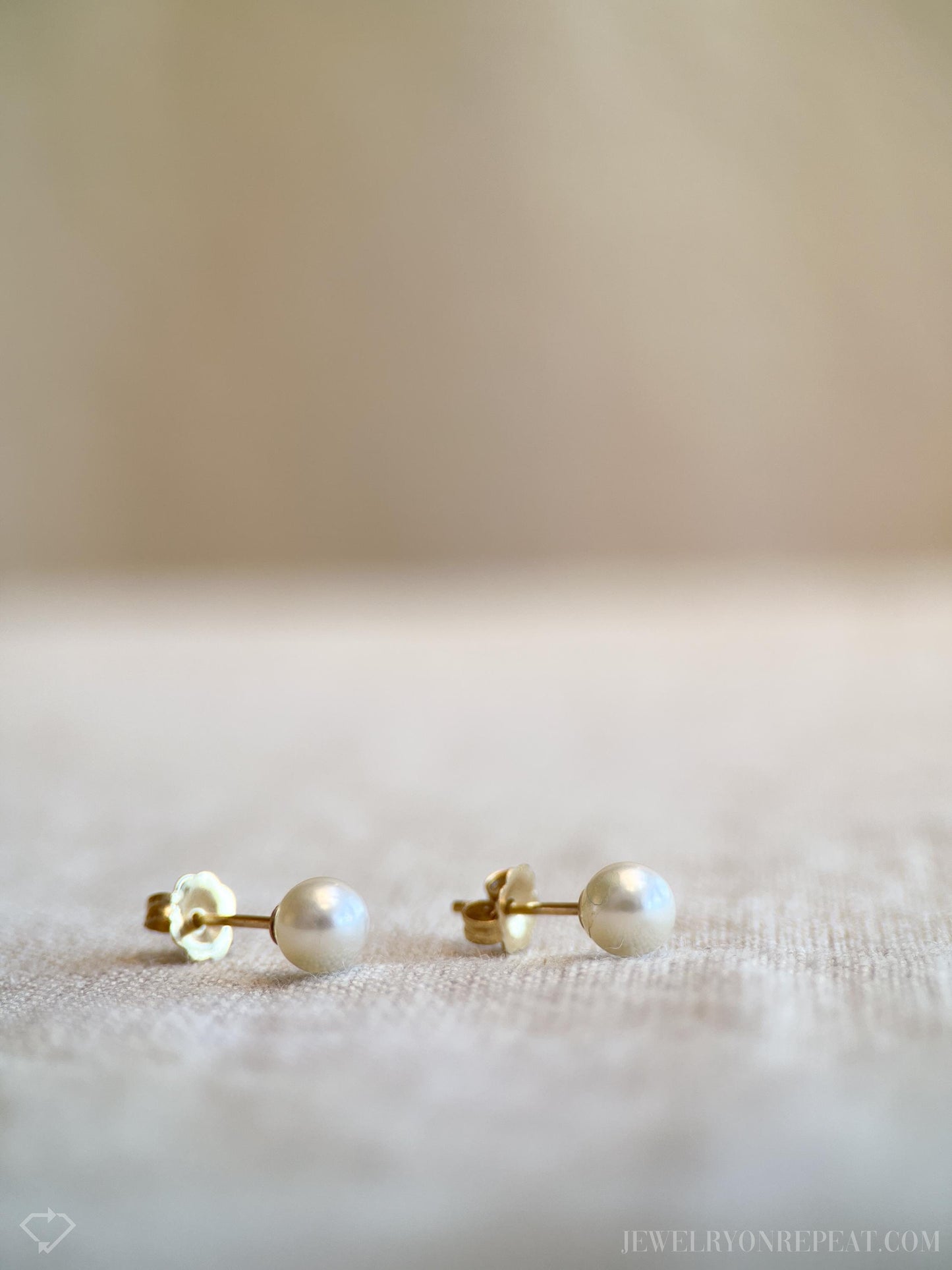 Vintage Pearl Stud Earrings in 14k Gold