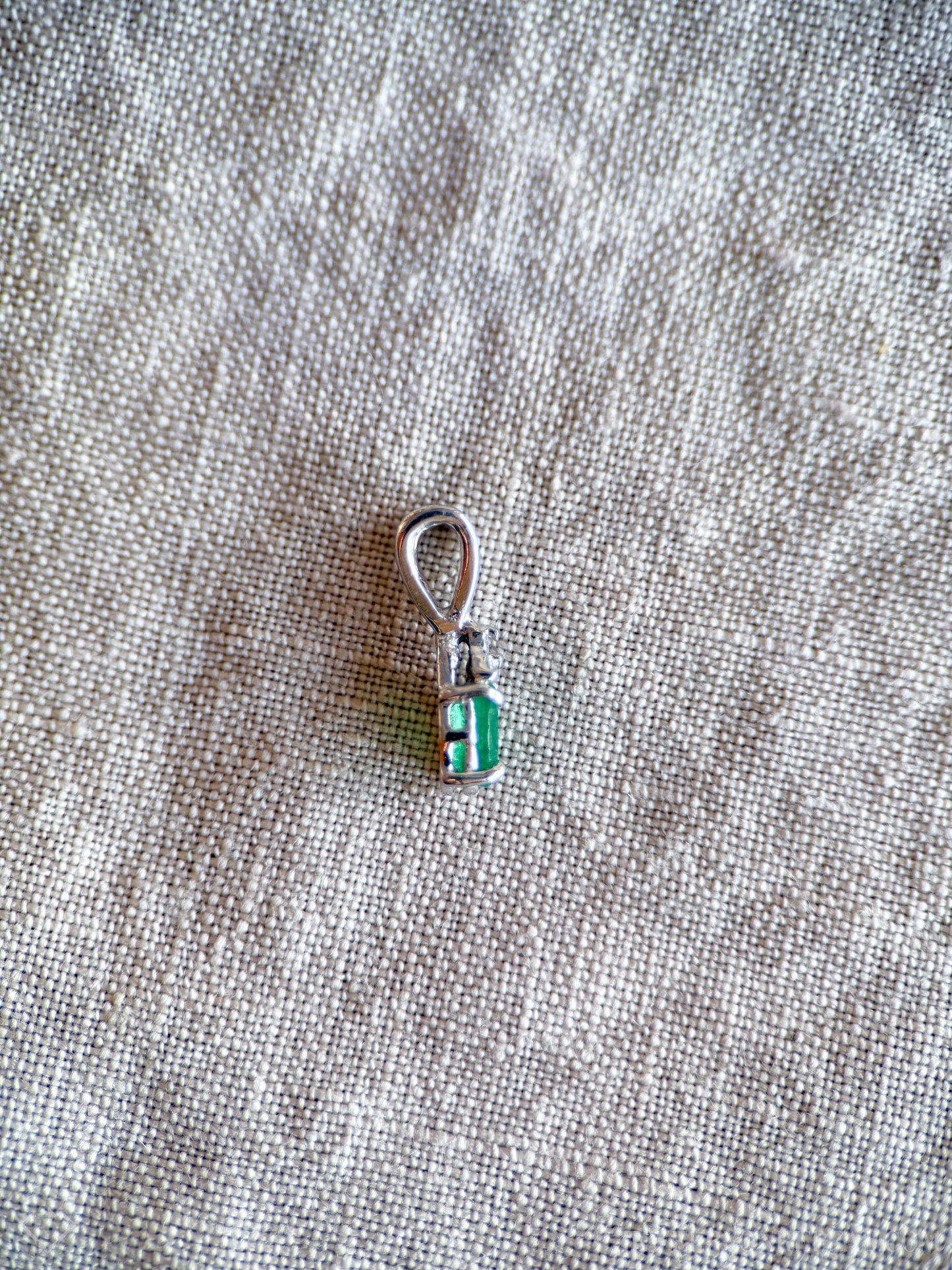 Vintage Emerald Pendant in 14k White Gold, Vintage Jewelry from the 1990s - Timeless, Sustainable, @JewelryOnRepeat