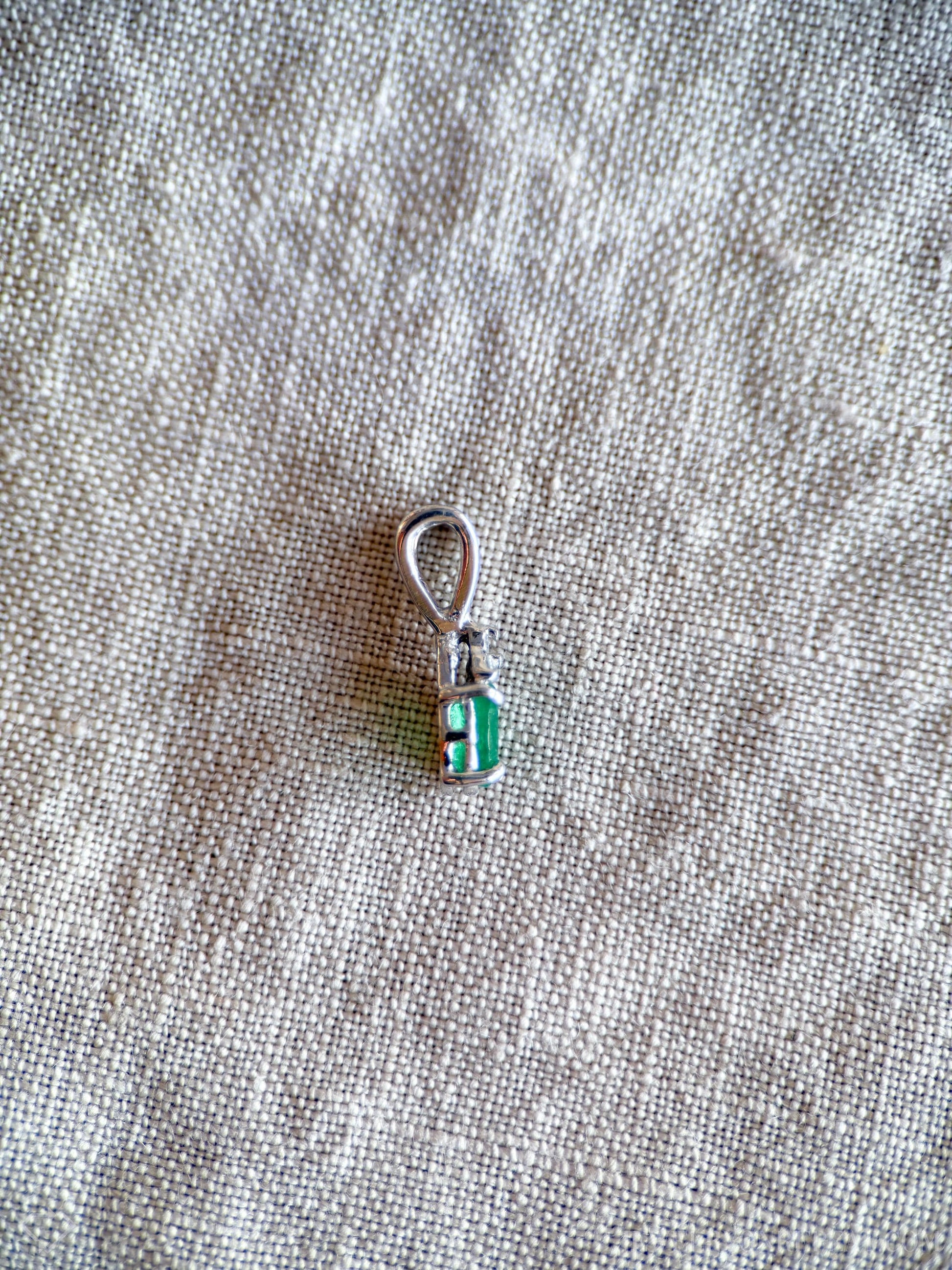 Vintage Emerald Pendant in 14k White Gold, Vintage Jewelry from the 1990s - Timeless, Sustainable, @JewelryOnRepeat