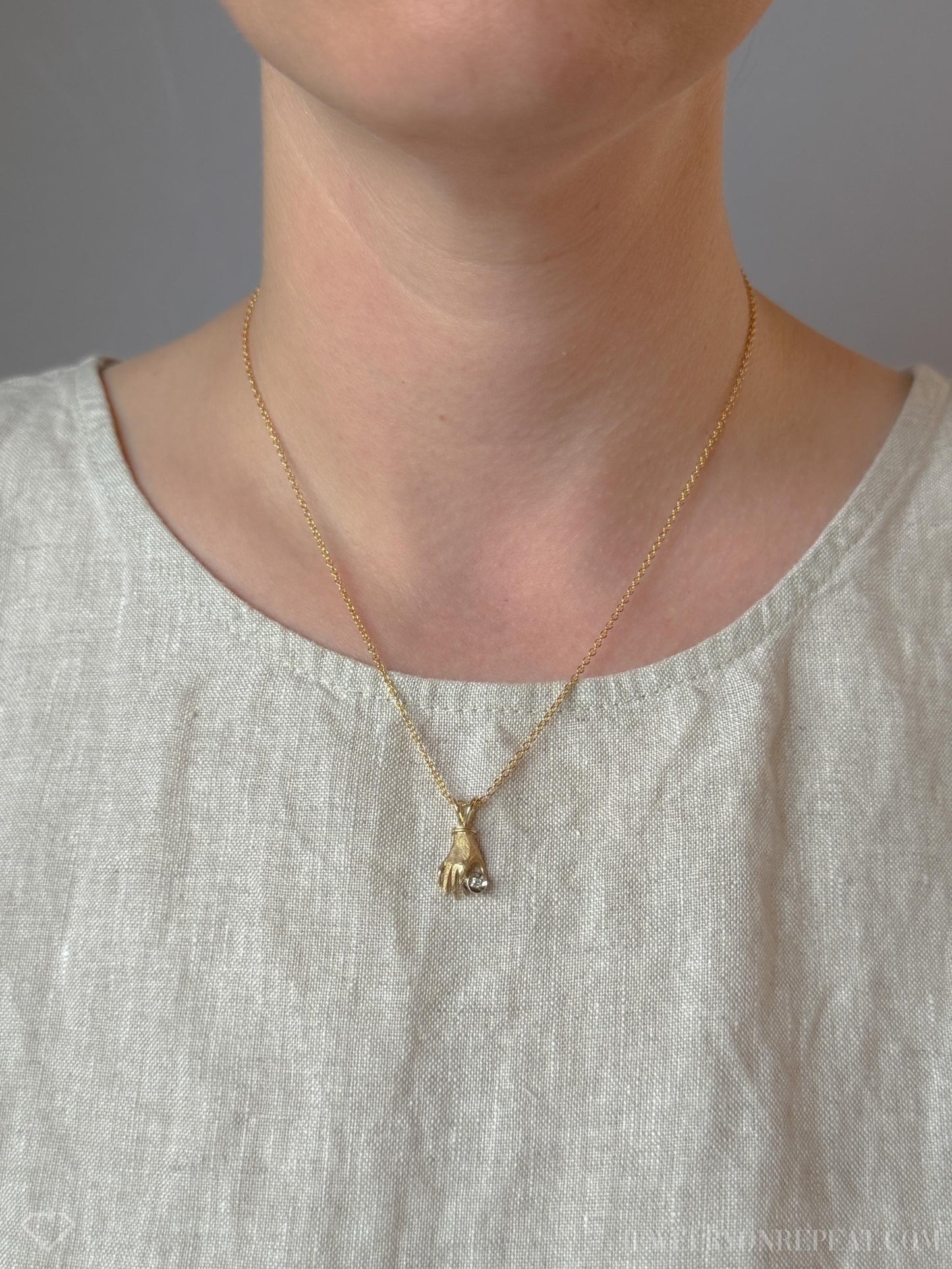 Vintage Diamond Hand Pendant in 14k Gold, Antique Jewelry from the 1990s - Timeless, Sustainable, @JewelryOnRepeat