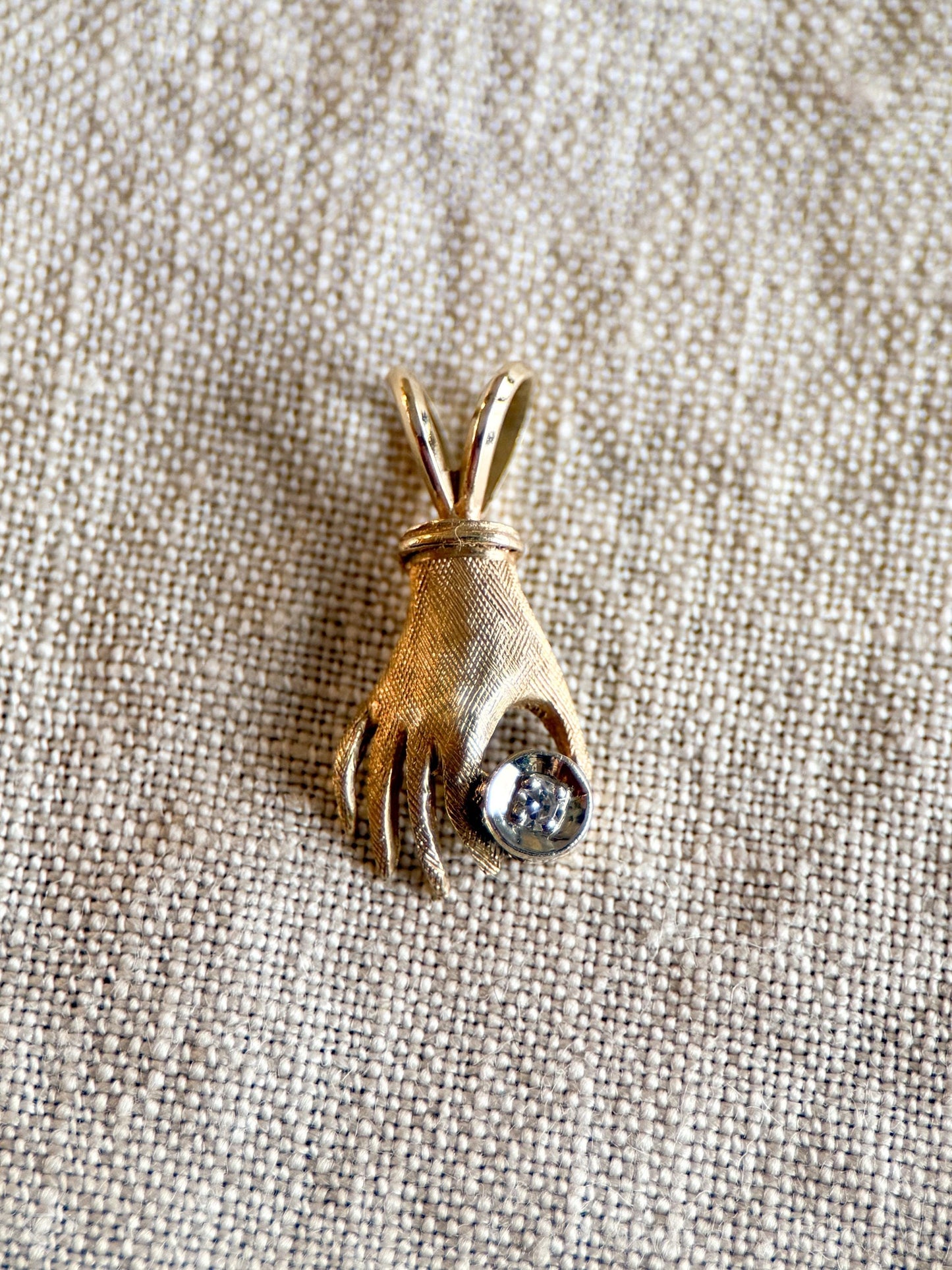 Vintage Diamond Hand Pendant in 14k Gold, Antique Jewelry from the 1990s - Timeless, Sustainable, @JewelryOnRepeat