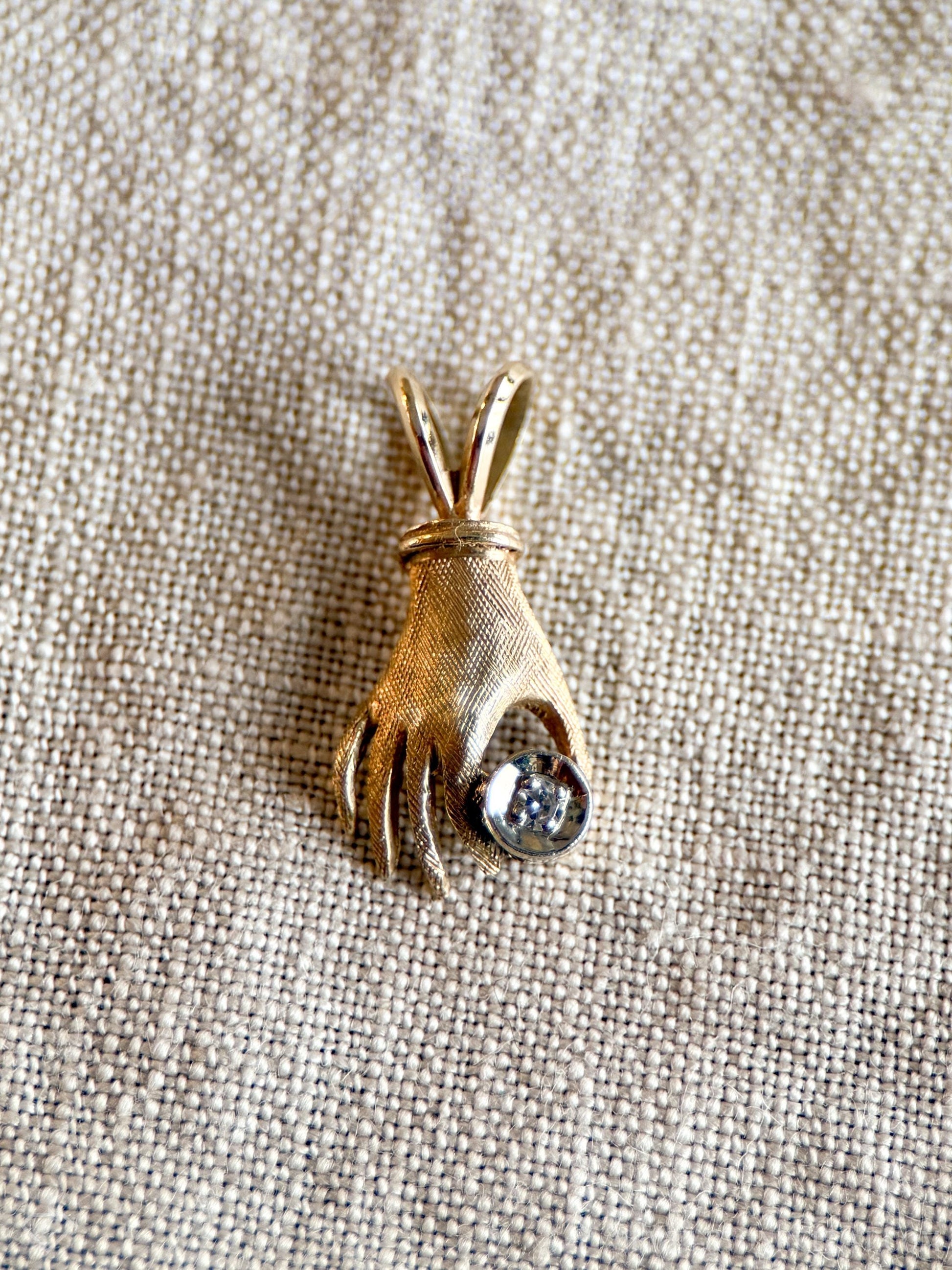 Vintage Diamond Hand Pendant in 14k Gold, Antique Jewelry from the 1990s - Timeless, Sustainable, @JewelryOnRepeat