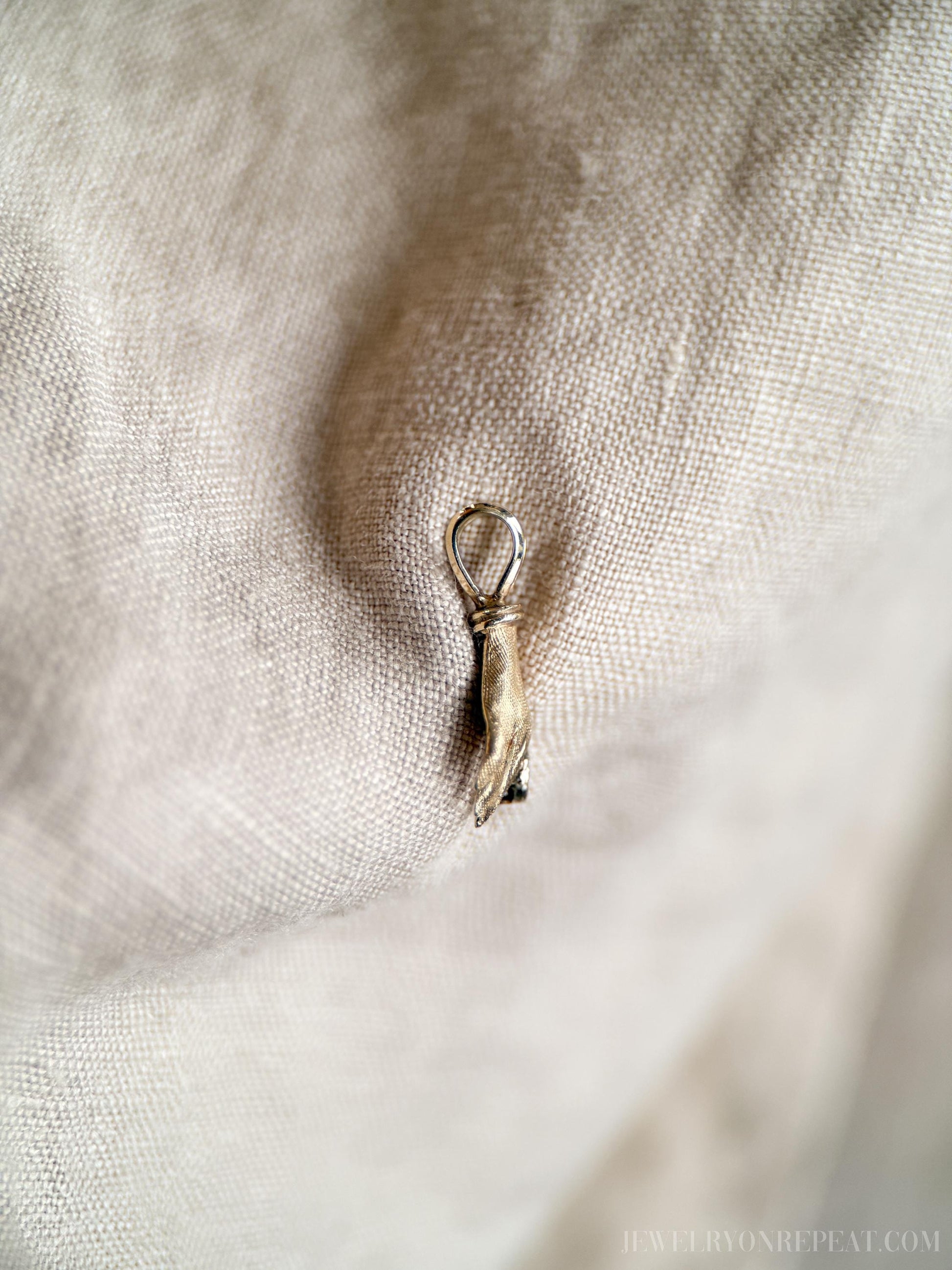 Vintage Diamond Hand Pendant in 14k Gold, Antique Jewelry from the 1990s - Timeless, Sustainable, @JewelryOnRepeat