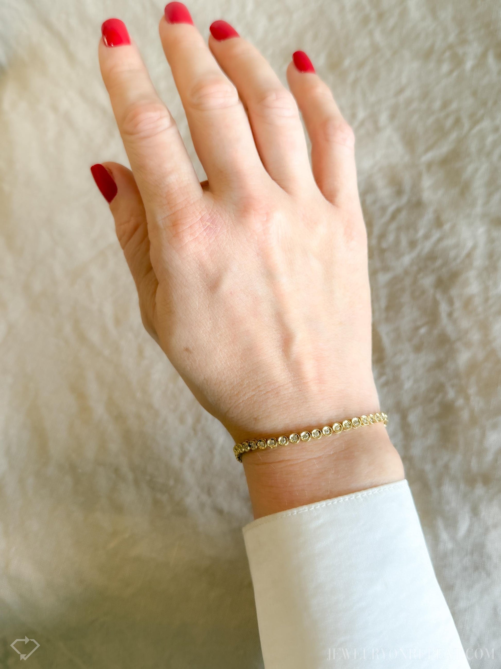 Vintage Diamond Tennis Bracelet in 18k White Gold, Retro Jewelry from the 1990s - Timeless, Sustainable, @JewelryOnRepeat