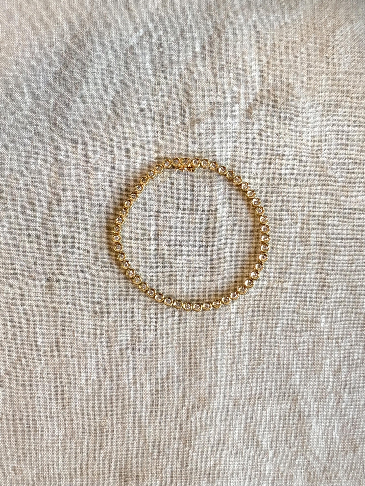 Vintage Diamond Tennis Bracelet in 18k White Gold, Retro Jewelry from the 1990s - Timeless, Sustainable, @JewelryOnRepeat