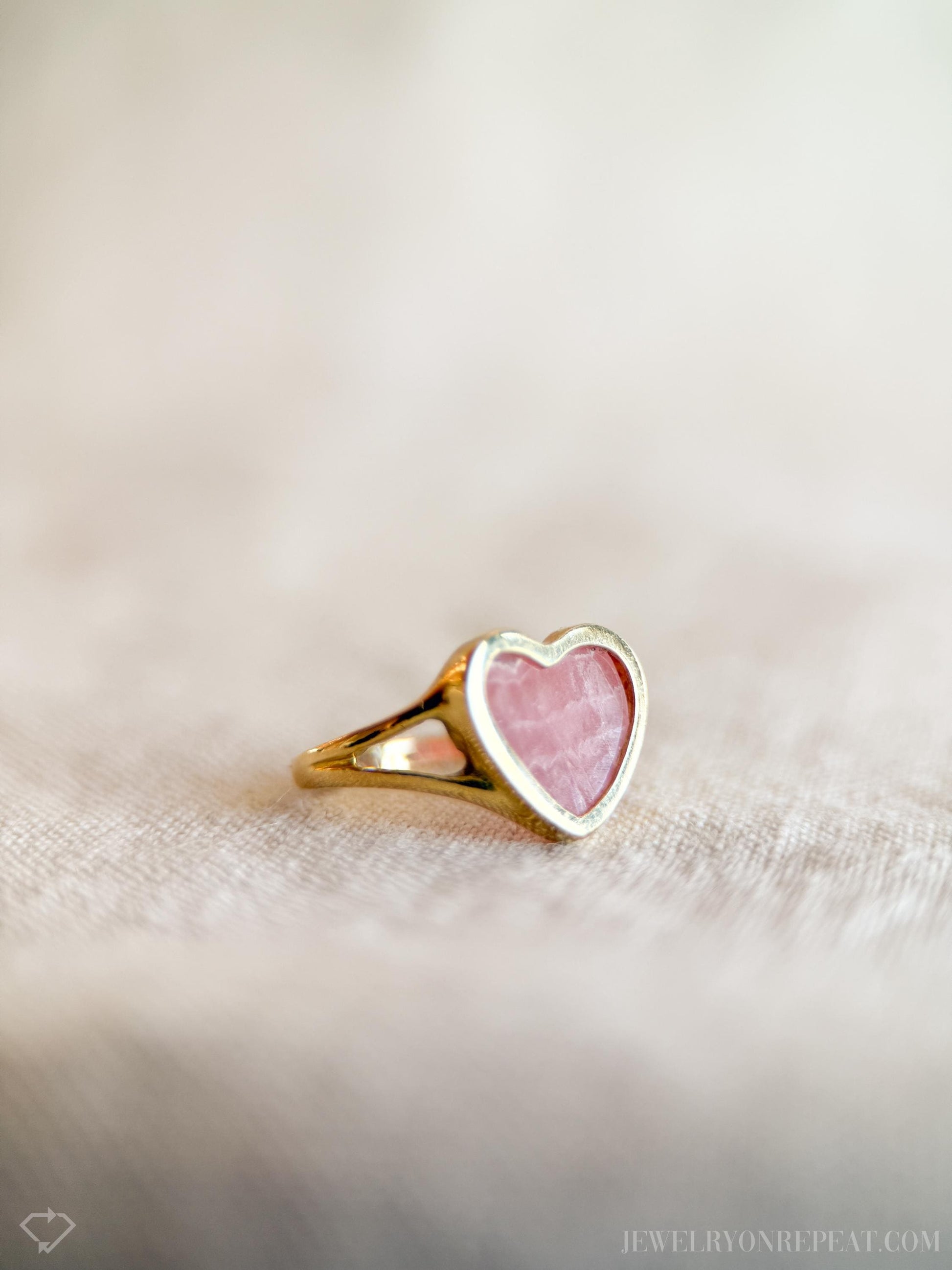 Vintage Heart Cut Rhodochrosite Gemstone Ring in 18k Gold, Retro Jewelry from the 1990s