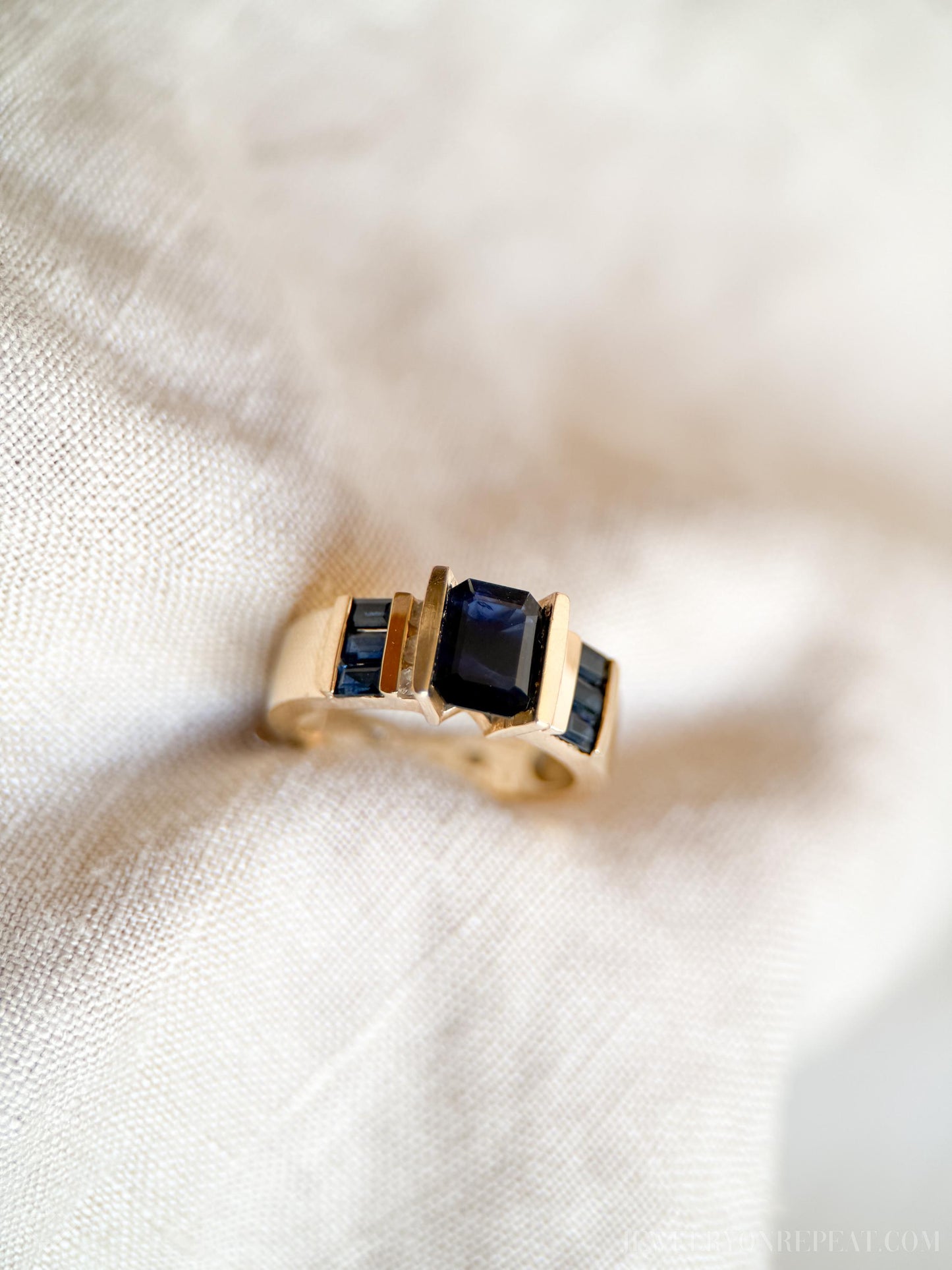 Vintage Sapphire and Diamond Ring in 14k Gold, Retro Jewelry from the 1980s