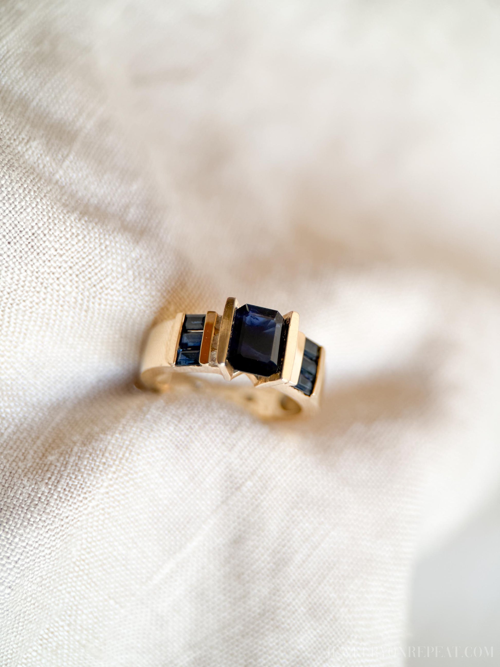 Vintage Sapphire and Diamond Ring in 14k Gold, Retro Jewelry from the 1980s