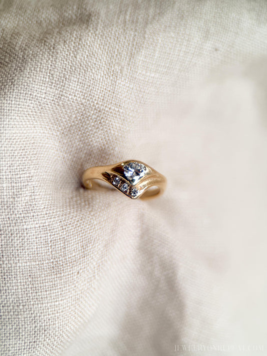 Vintage Diamond Chevron Engagement Ring, Vintage Jewelry from the 1960s - Timeless, Sustainable, @JewelryOnRepeat