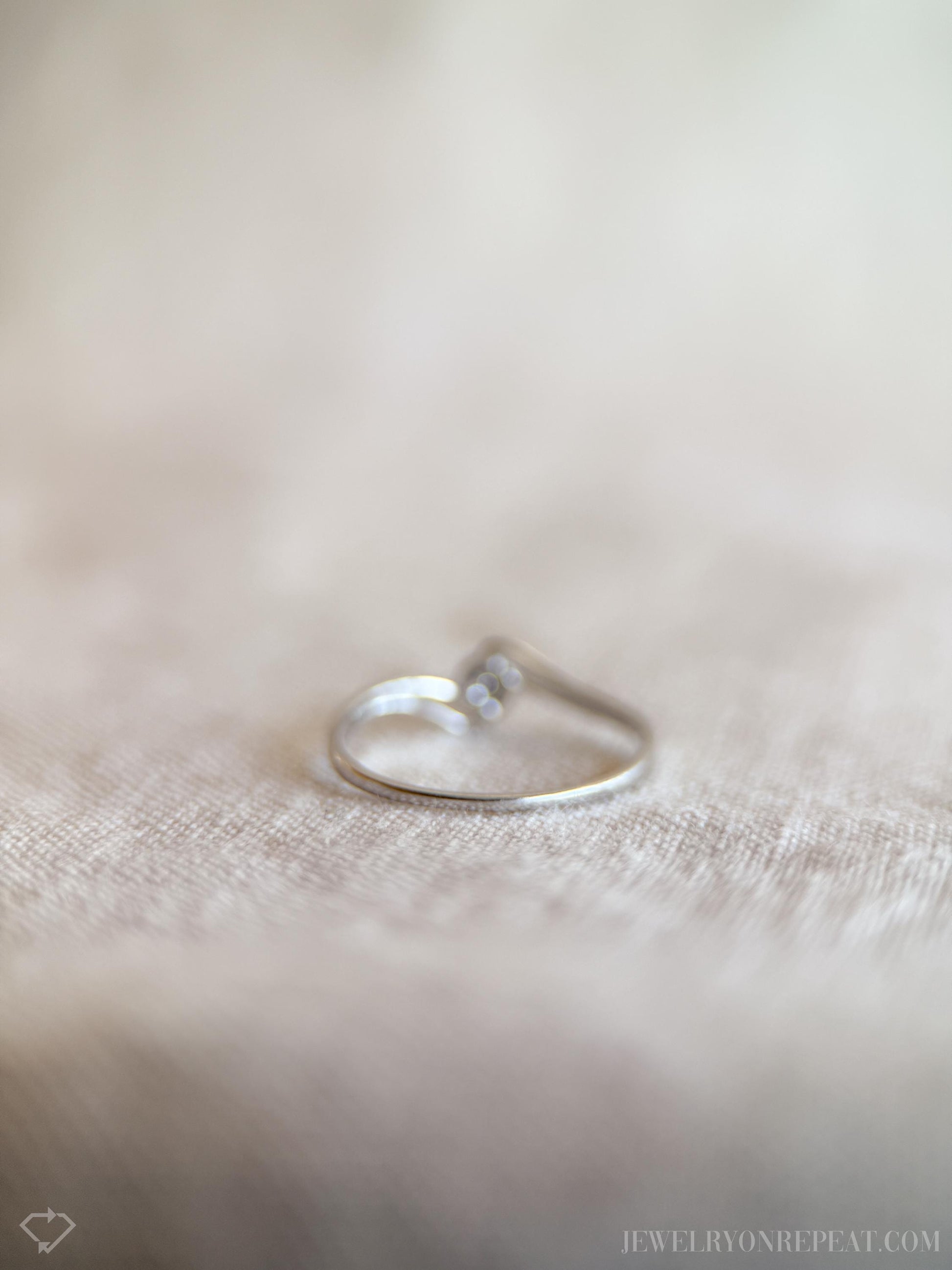 Vintage Diamond Solitaire Engagement Ring in 18k White Gold, Retro Jewelry from the 1990s