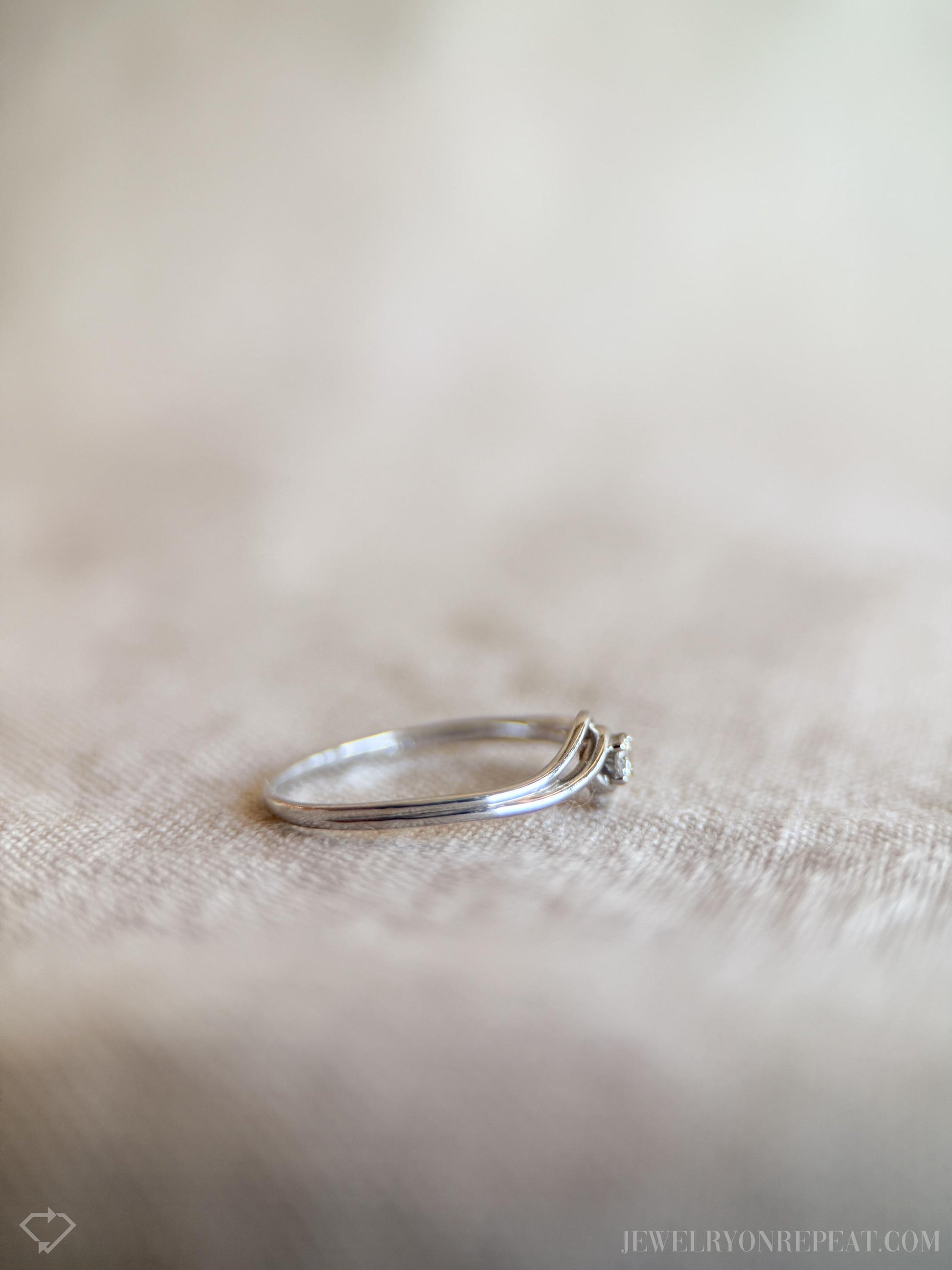 Vintage Diamond Solitaire Engagement Ring in 18k White Gold, Retro Jewelry from the 1990s