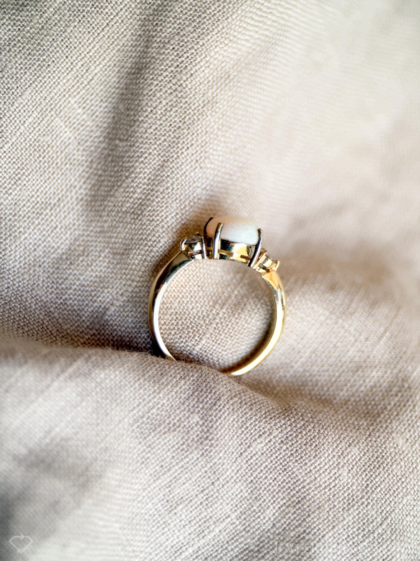 Vintage Opal and Diamond Ring in 14k Gold, Retro Jewelry from the 1990s