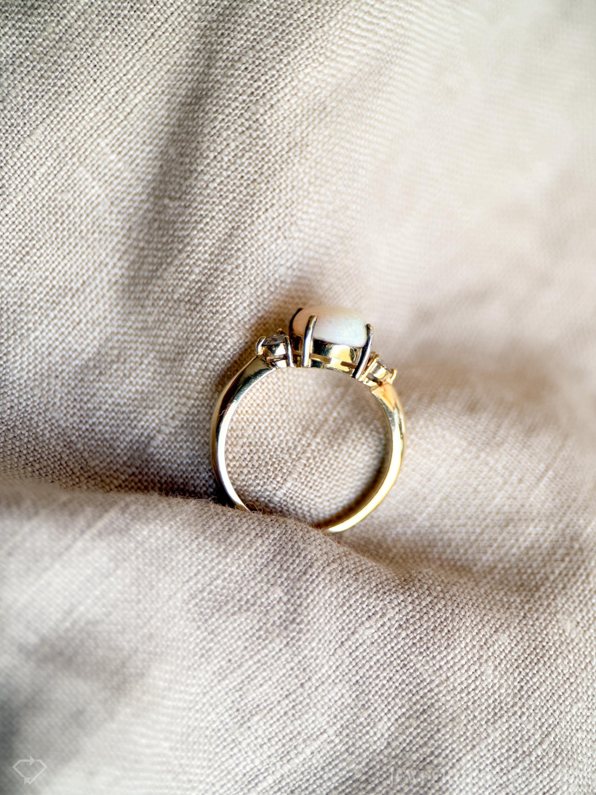 Vintage Opal and Diamond Ring in 14k Gold, Retro Jewelry from the 1990s