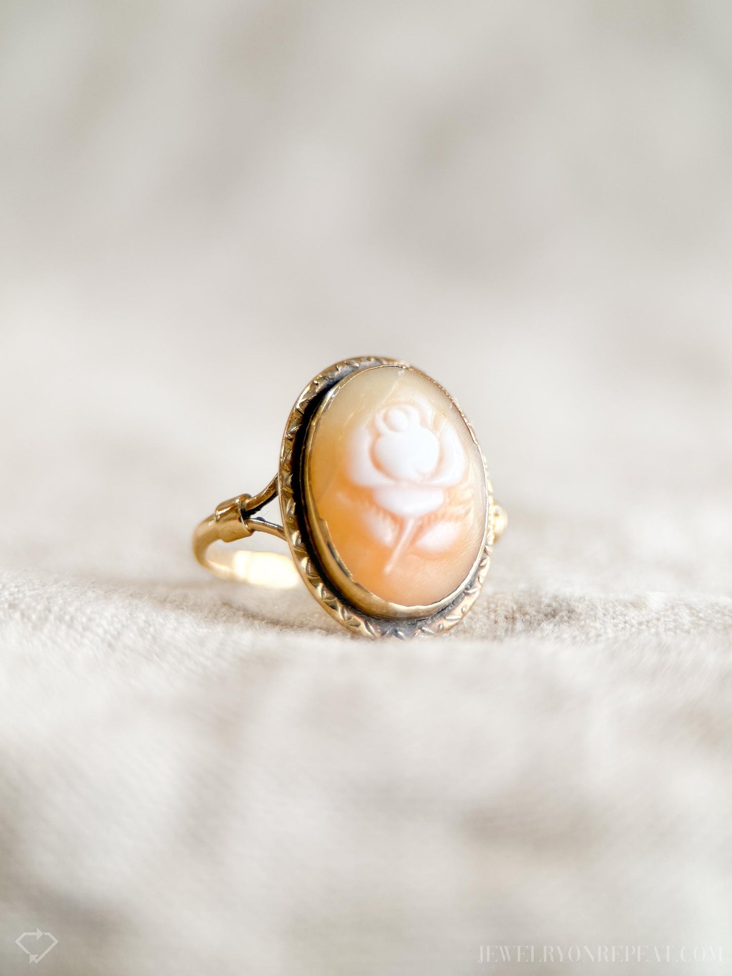 Vintage Cameo Gemstone Ring in 14k Gold, Antique Jewelry from the 1940s - Timeless, Sustainable, @JewelryOnRepeat