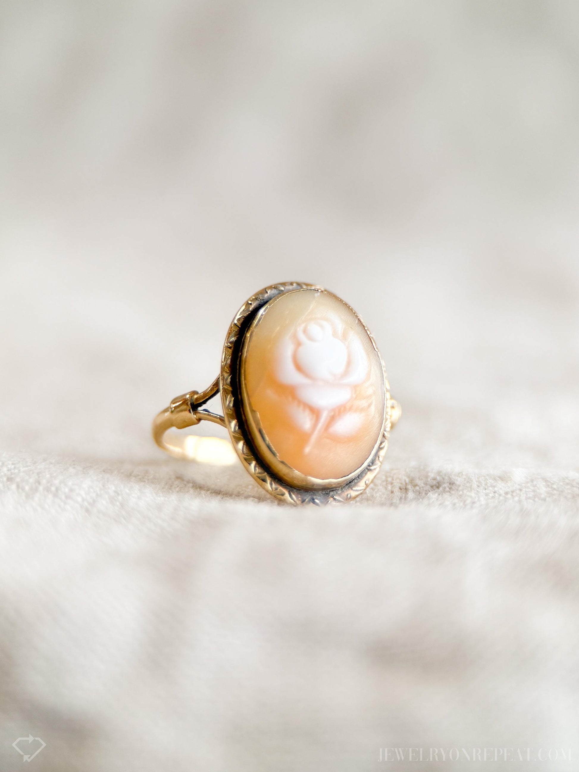 Vintage Cameo Gemstone Ring in 14k Gold, Antique Jewelry from the 1940s - Timeless, Sustainable, @JewelryOnRepeat