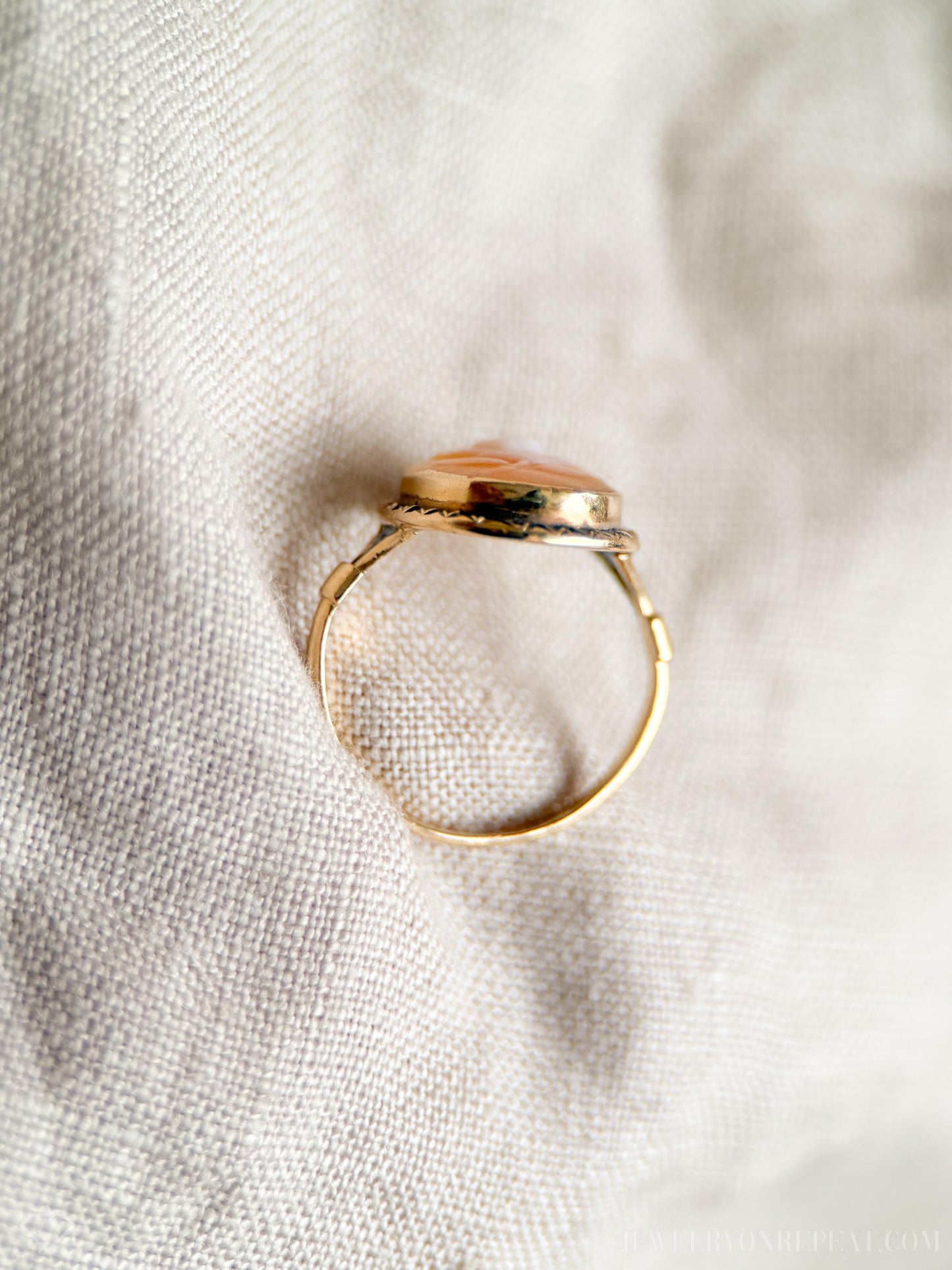 Vintage Cameo Gemstone Ring in 14k Gold, Antique Jewelry from the 1940s - Timeless, Sustainable, @JewelryOnRepeat