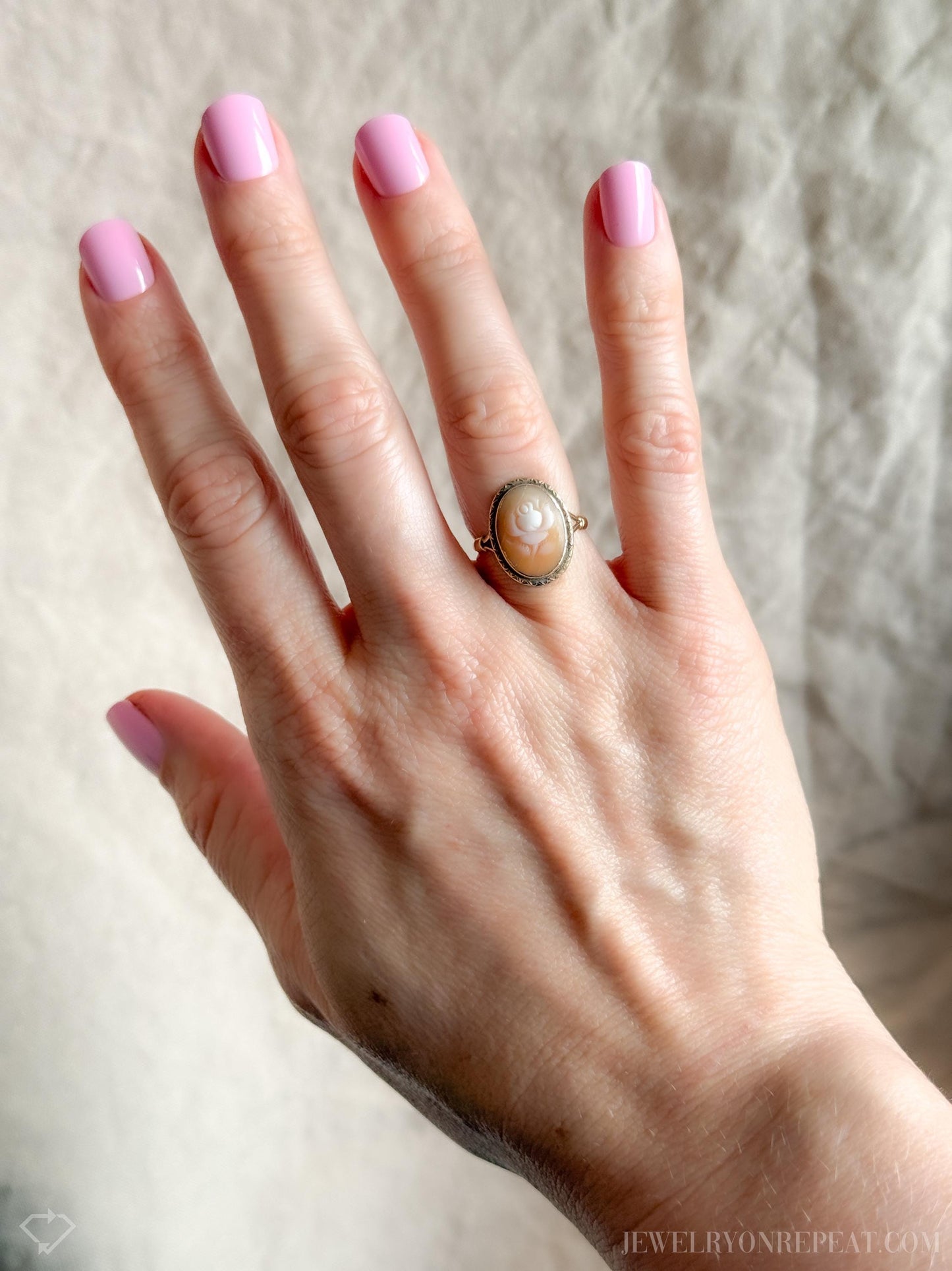 Vintage Cameo Gemstone Ring in 14k Gold, Antique Jewelry from the 1940s - Timeless, Sustainable, @JewelryOnRepeat