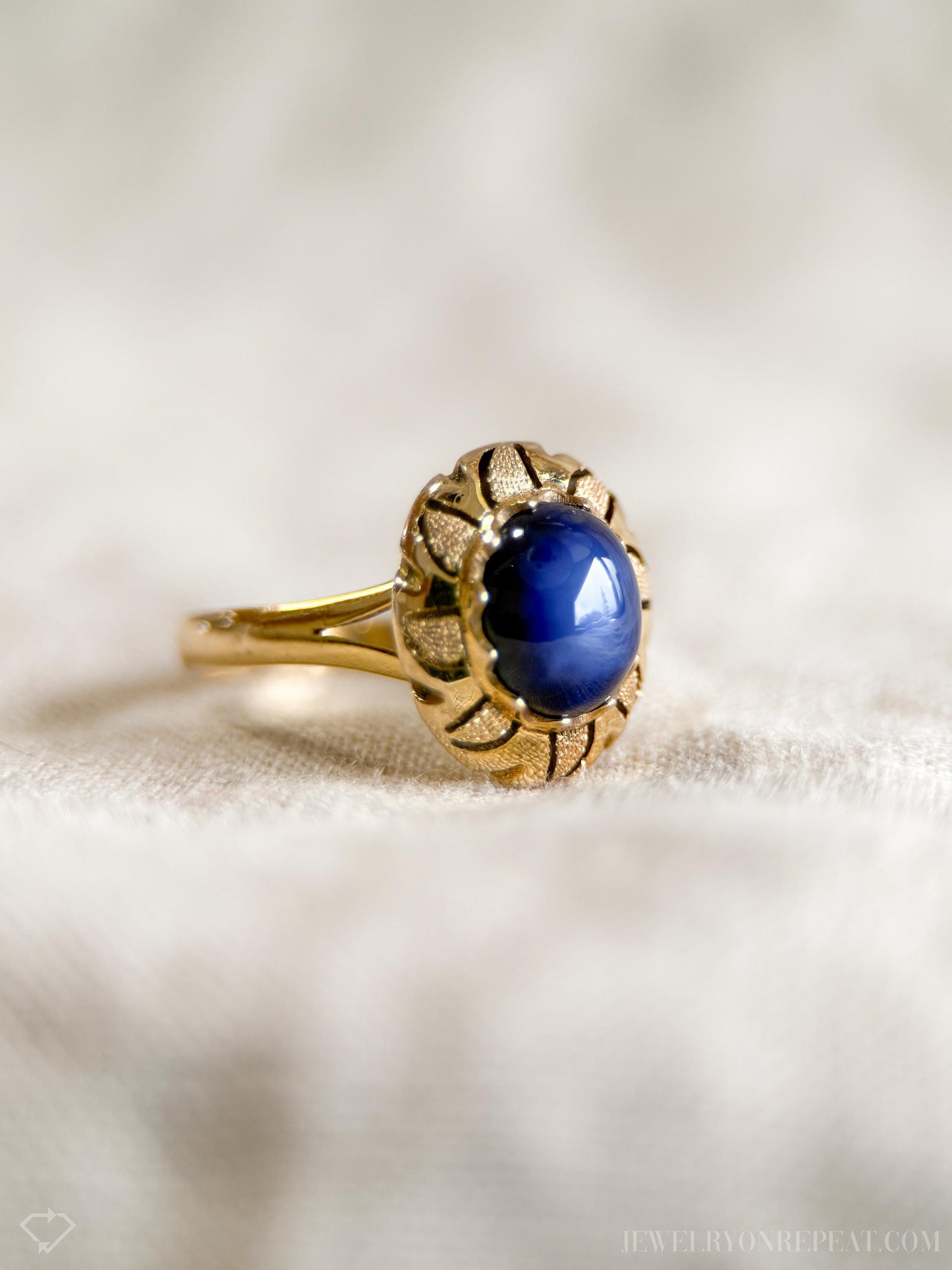 Vintage Star Sapphire Gemstone Ring in 14k Gold, Vintage Jewelry from the 1960s - Timeless, Sustainable, @JewelryOnRepeat