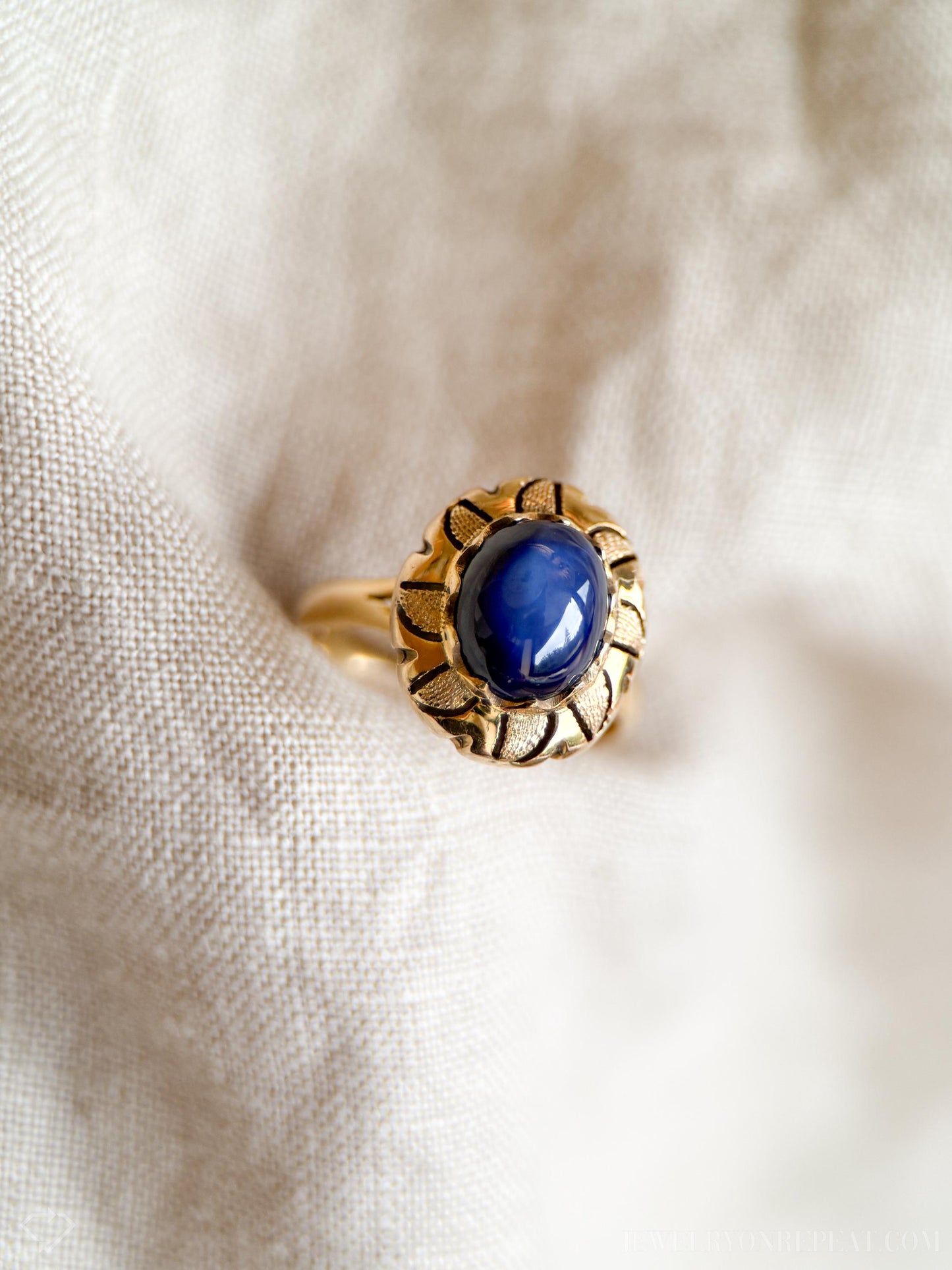 Vintage Star Sapphire Gemstone Ring in 14k Gold, Vintage Jewelry from the 1960s - Timeless, Sustainable, @JewelryOnRepeat