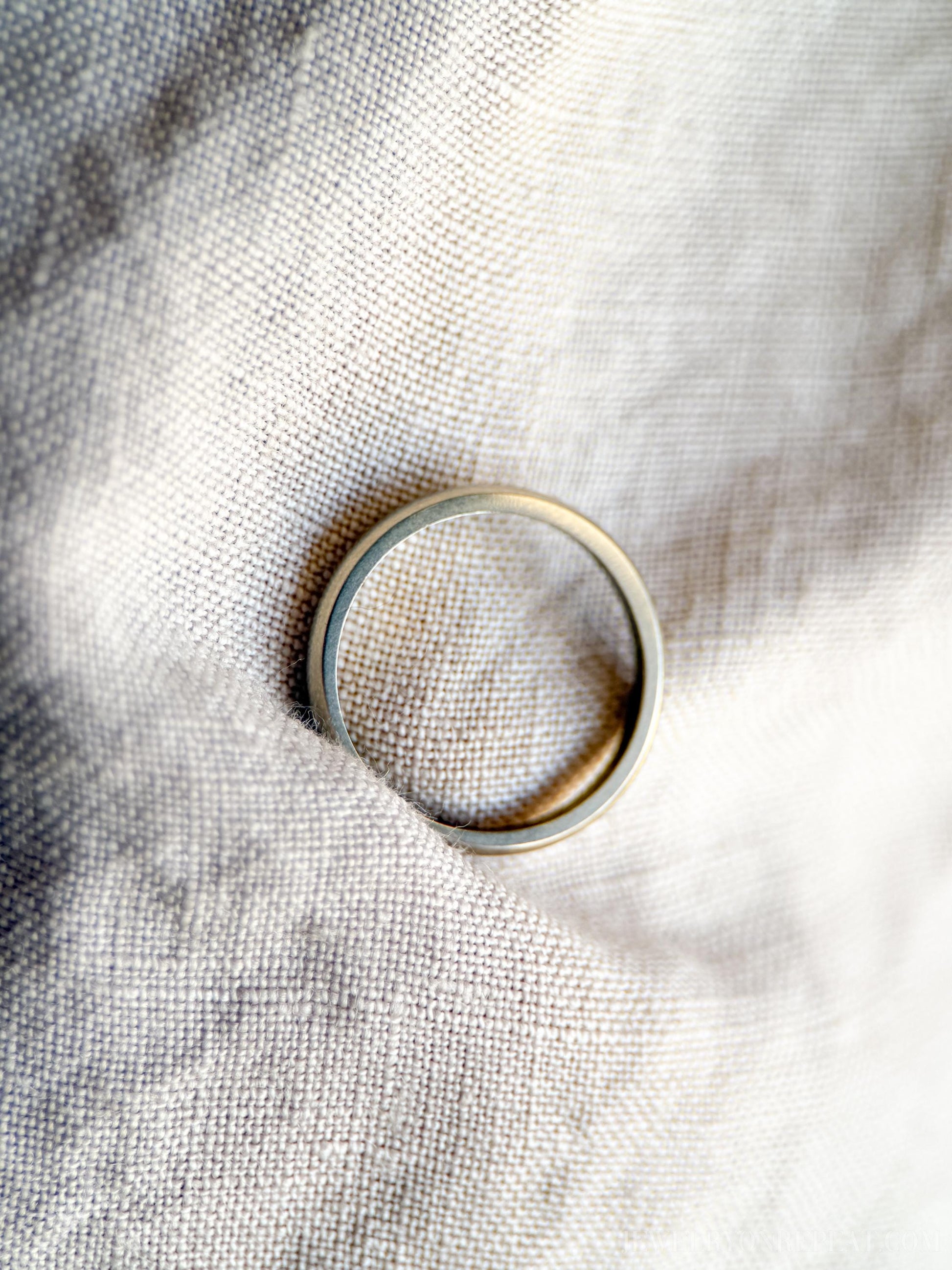 Vintage Classic Wedding Band in 14k White Gold, Retro Jewelry from the 1990s - Timeless, Sustainable, @JewelryOnRepeat