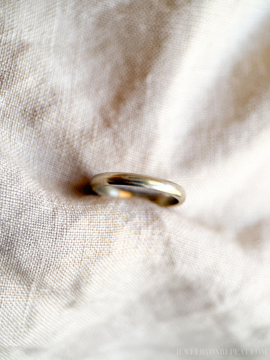 Vintage Classic Wedding Band in 14k White Gold, Retro Jewelry from the 1990s - Timeless, Sustainable, @JewelryOnRepeat