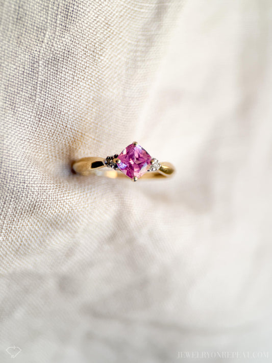 Vintage Pink Sapphire Gemstone Ring in 10k Gold, Retro Jewelry from the 1990s - Timeless, Sustainable, @JewelryOnRepeat
