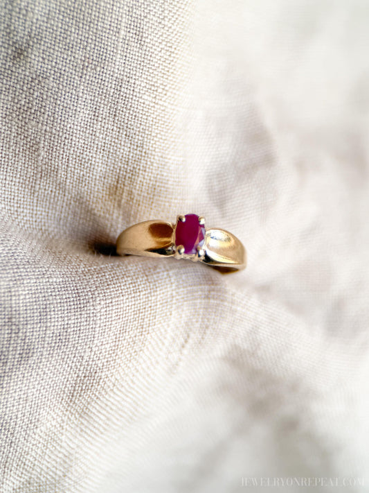 Vintage Ruby Solitaire Gemstone Ring in 14k Gold
