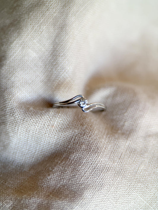 Vintage Diamond Solitaire Engagement Ring in 18k White Gold, Retro Jewelry from the 1990s